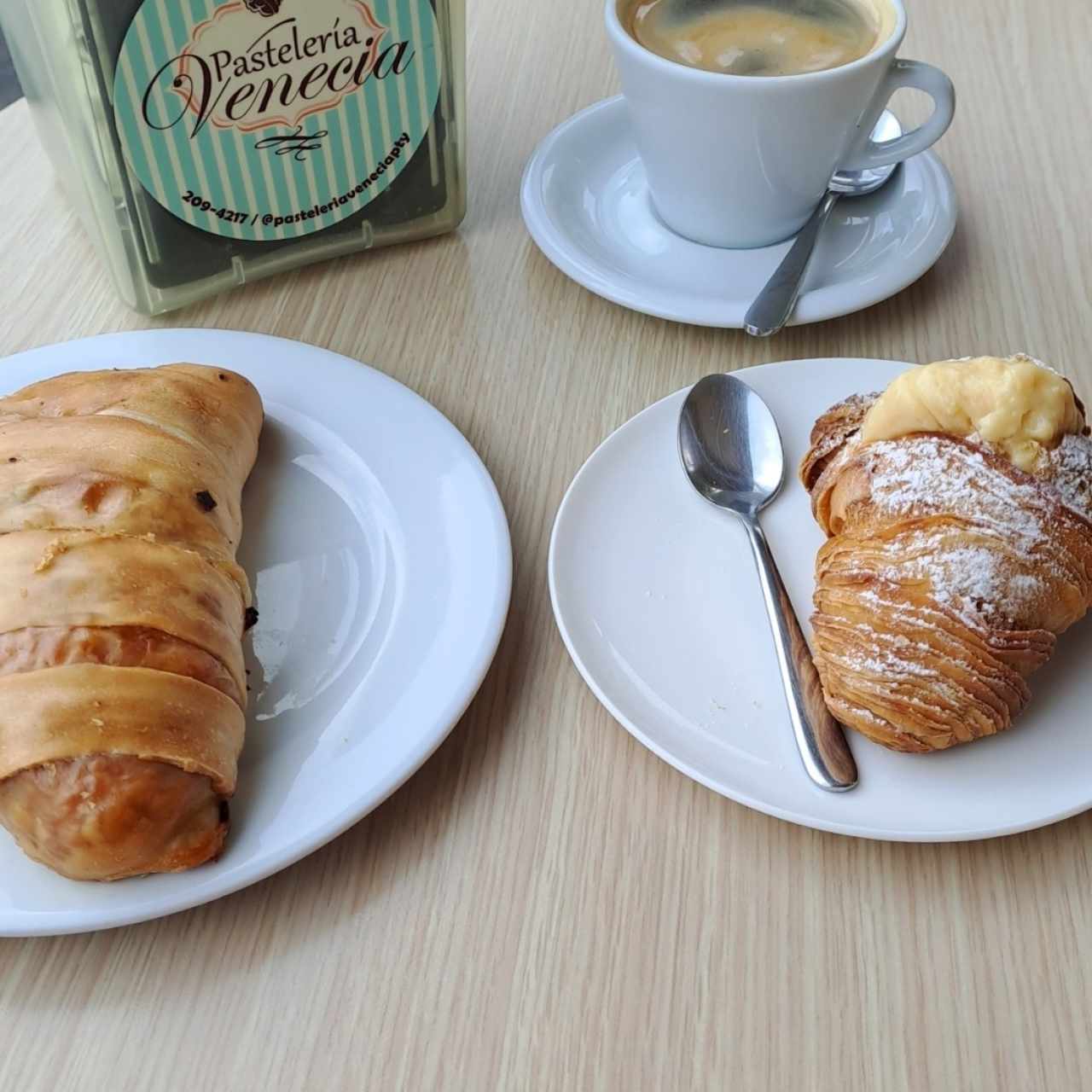 cachito y cola de langosta de crema pastelera 