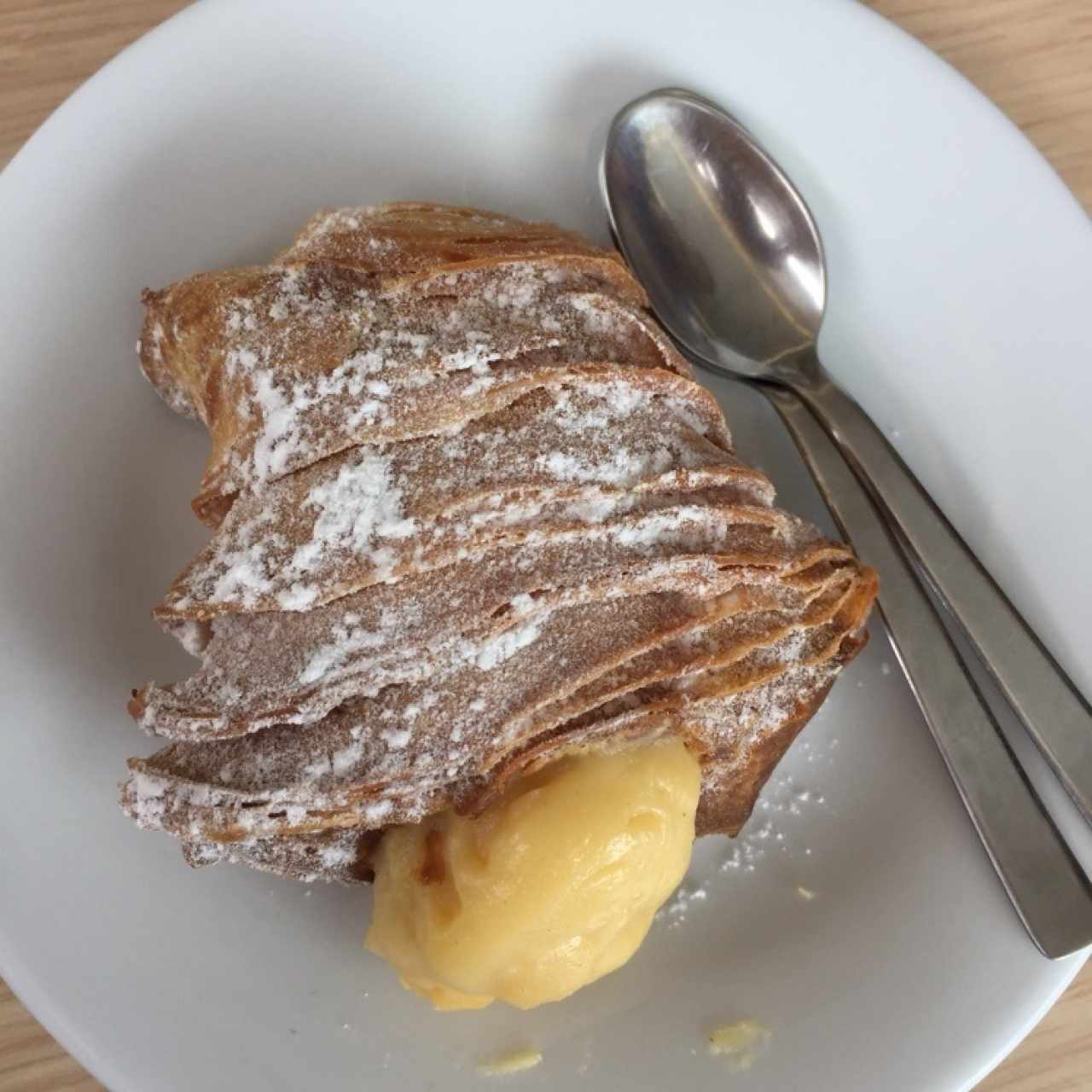 cola de langosta rellena de crema pastelera