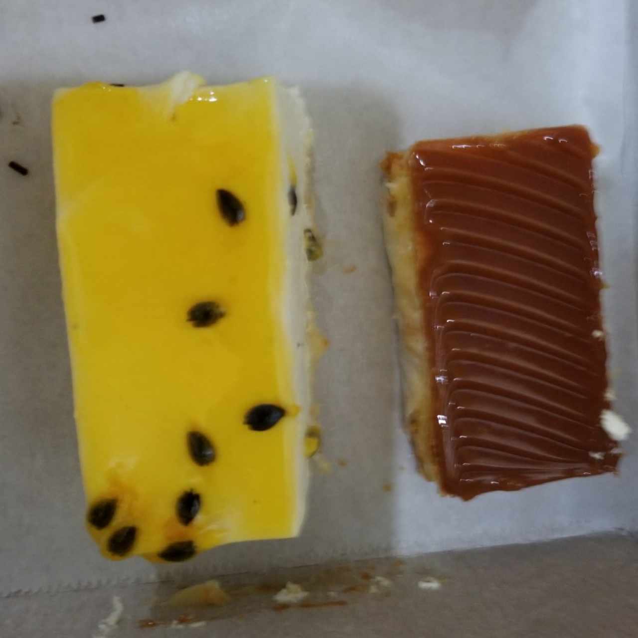 milhoja de dulce de leche + dulce de maracuya