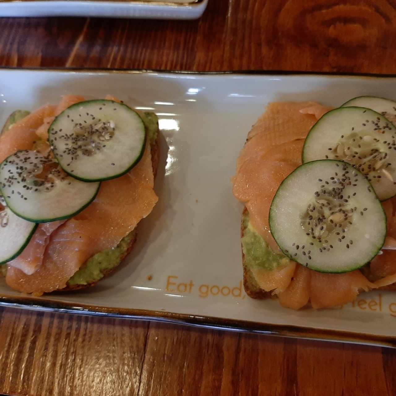 SALTY - Tostadas con Salmón