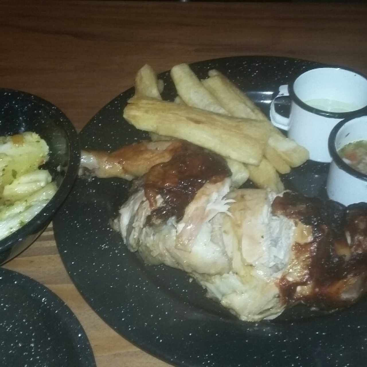 1/2 pollo asado con yuca