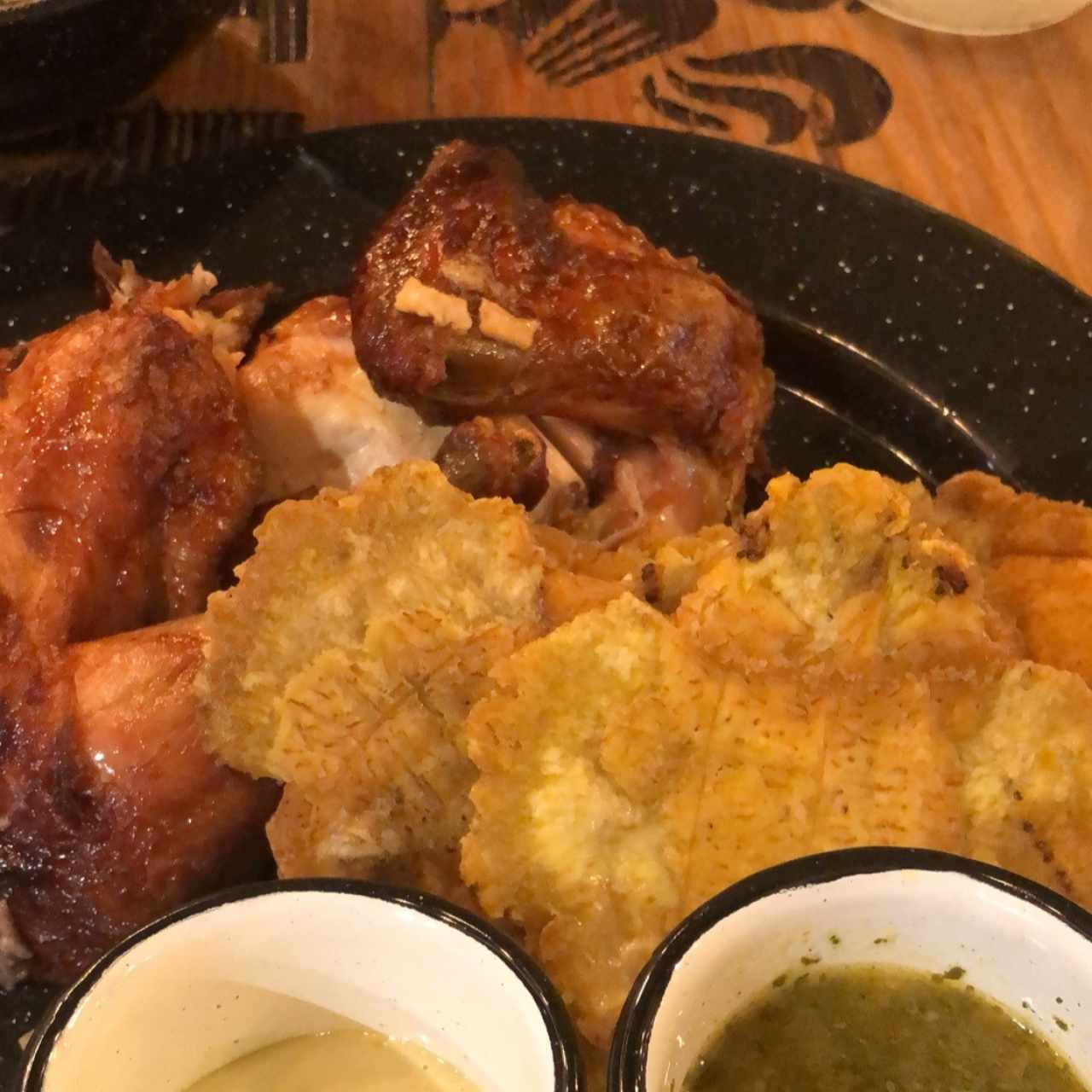 combo medio pollo con patacones y papines