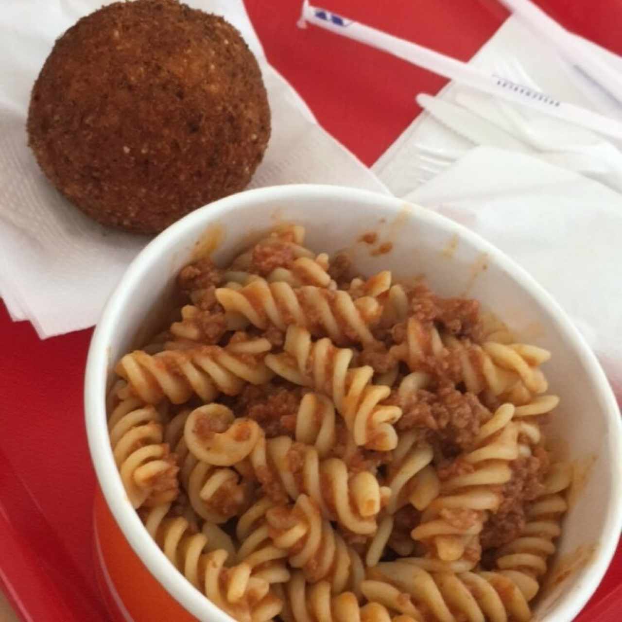 Fusilli Bolognesa + Arancini de Ragu