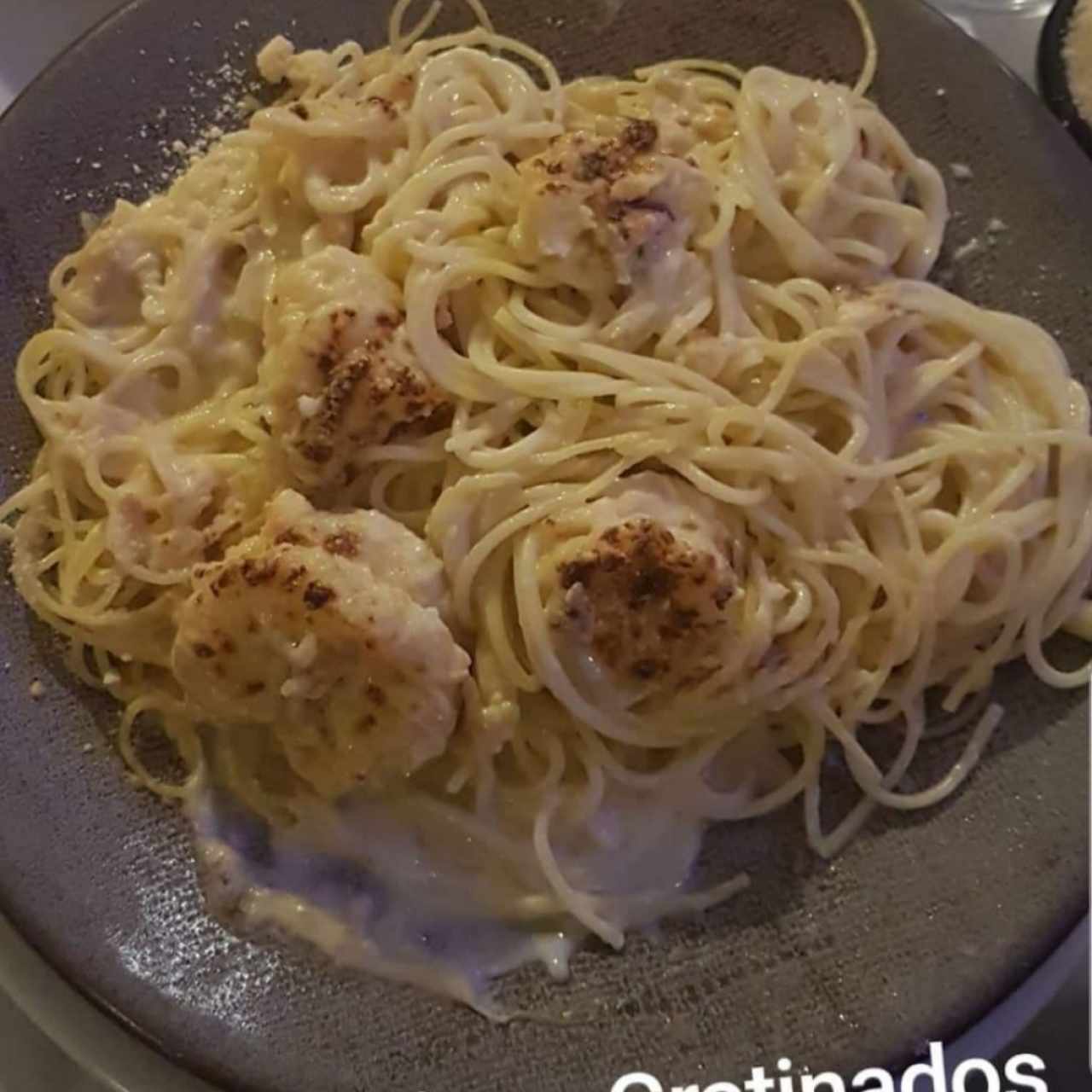 spaguettis con Langostinos gratinados