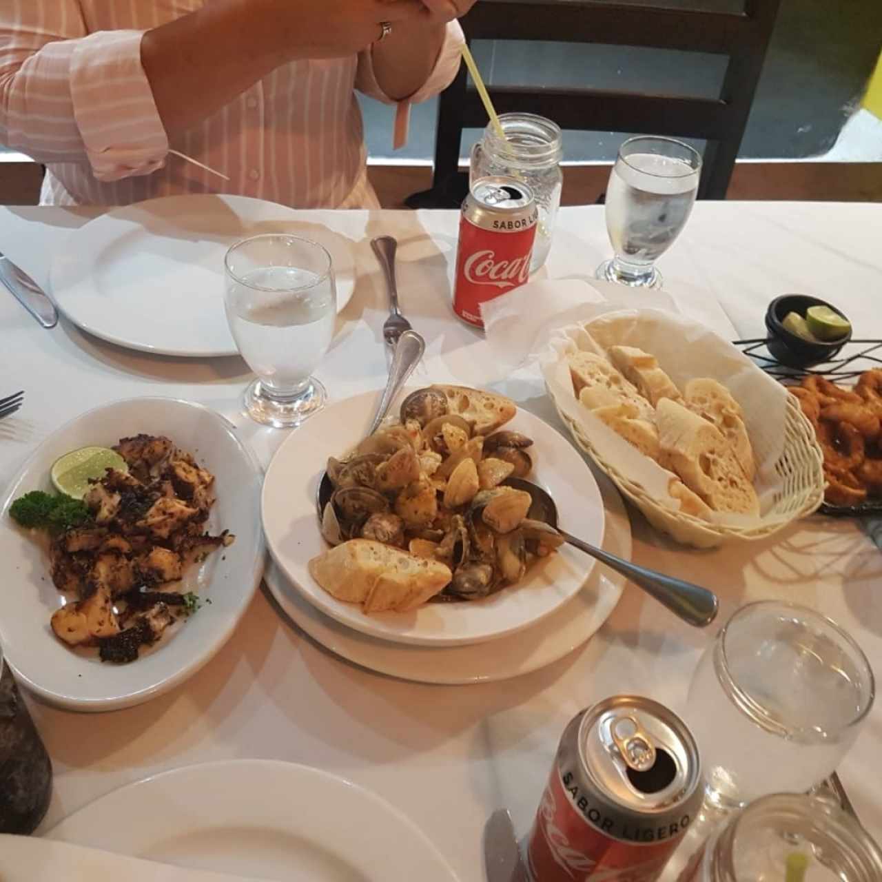 pulpo a la Griega, Almejas al ajillo y calamares fritos