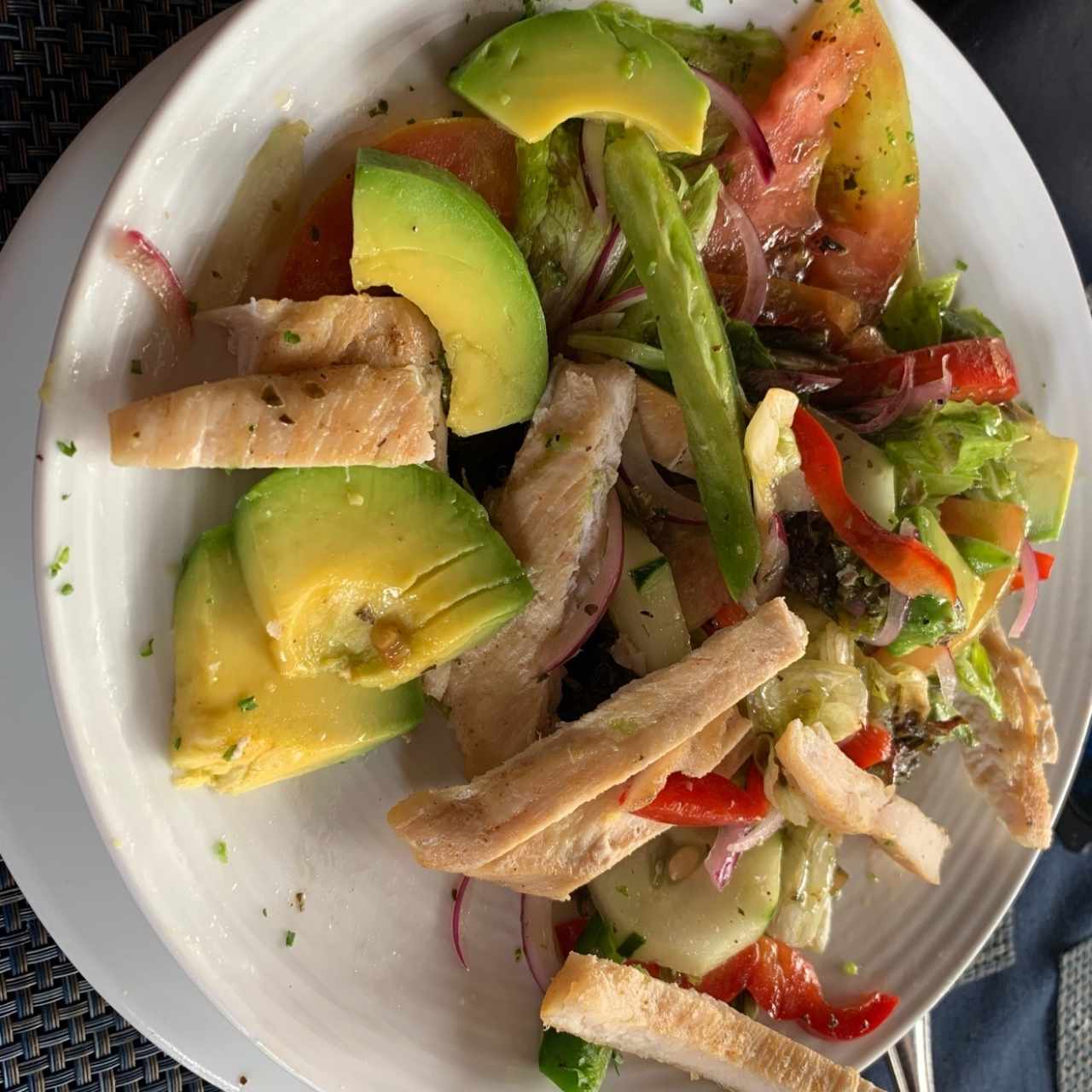 Ensalada de pollo con aguacate