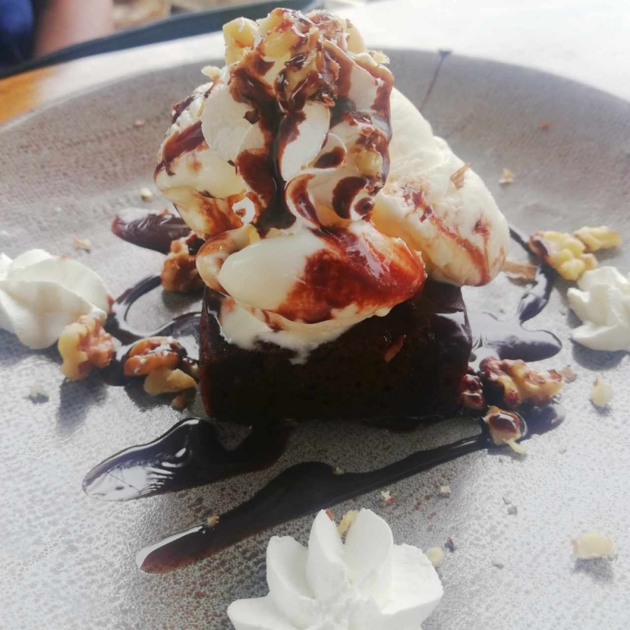 Brownie con helado