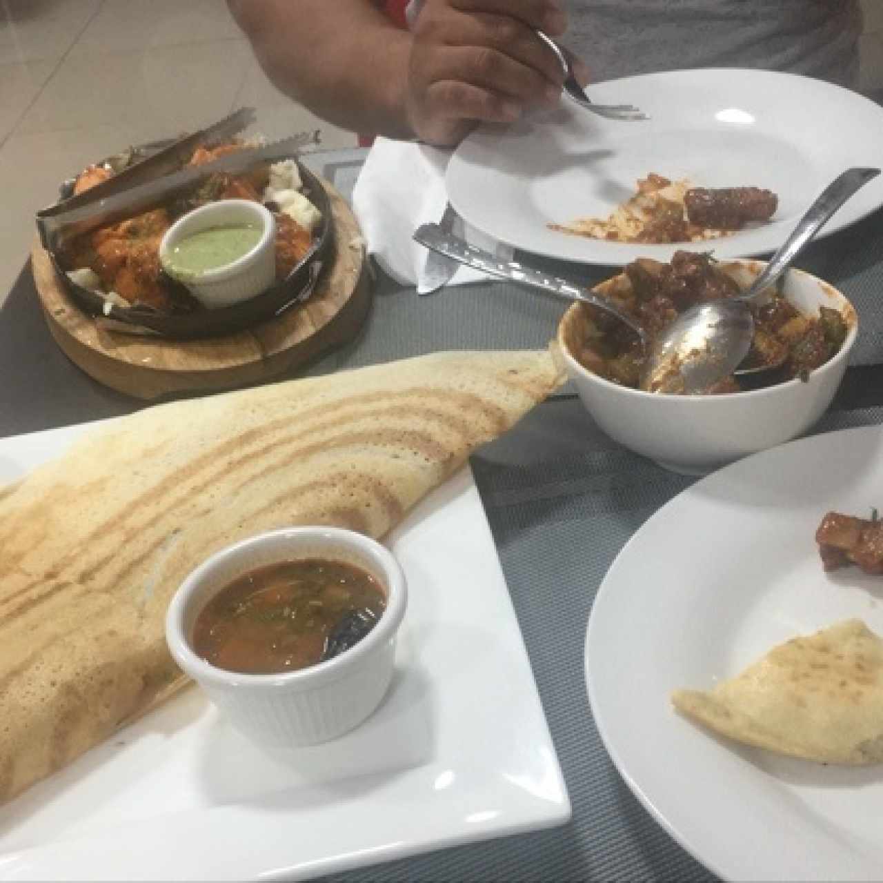 dosa chilly chicken y chicken tandoori con garlic naan