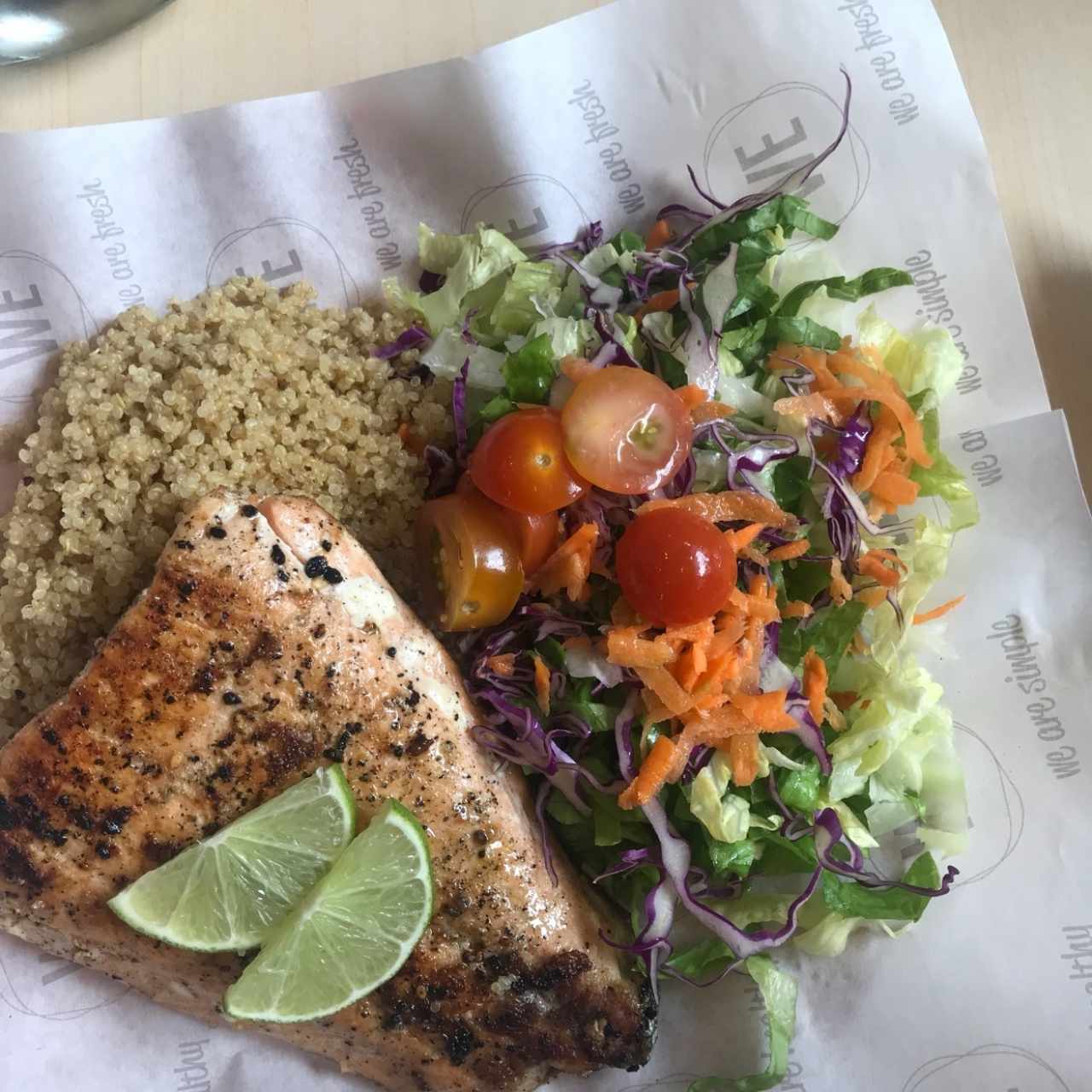 salmon a la plancha con quinoa