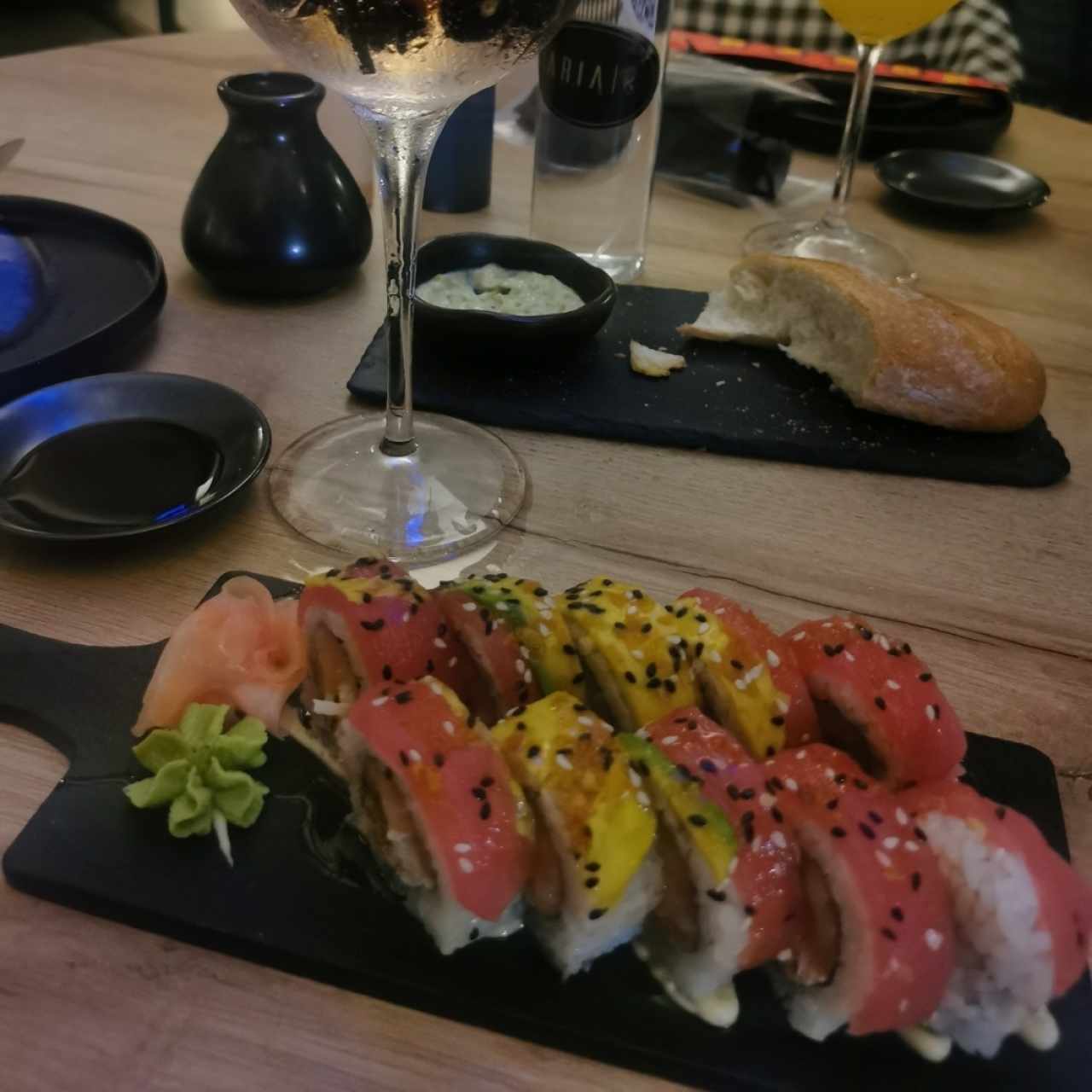 SUSHI BAR - PEACE & LOVE