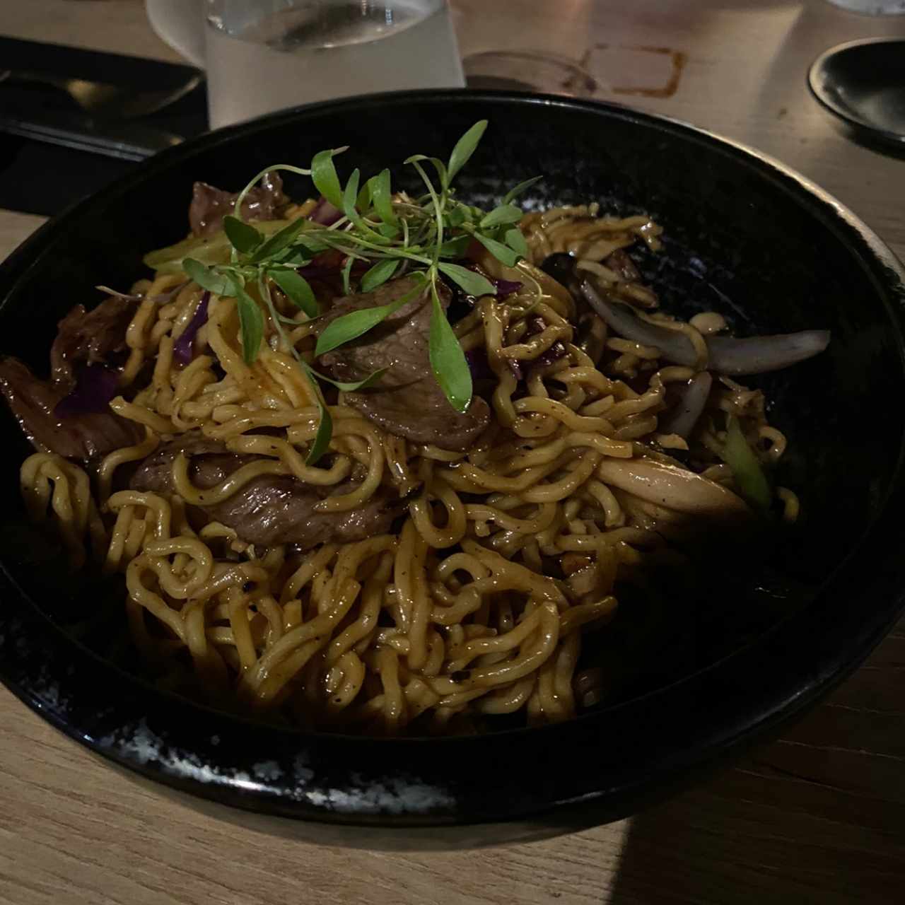 BEEF & MUSHROOMS LO MEIN