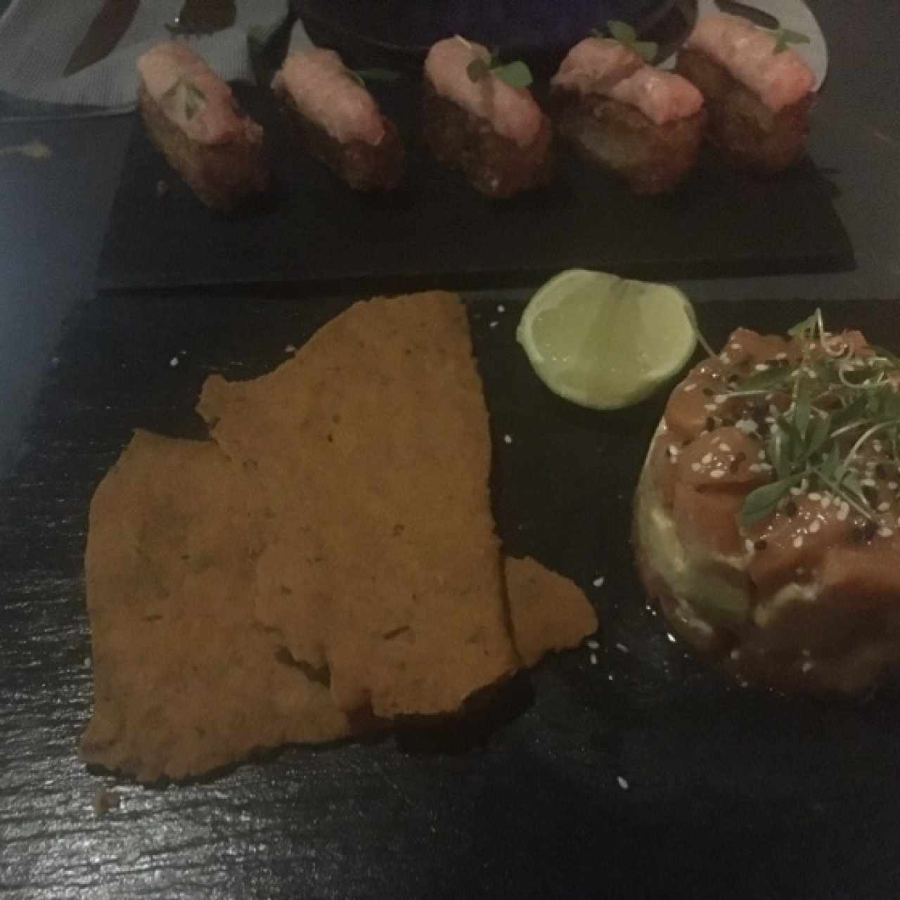 Salmon Tartar y Tuna Crispy