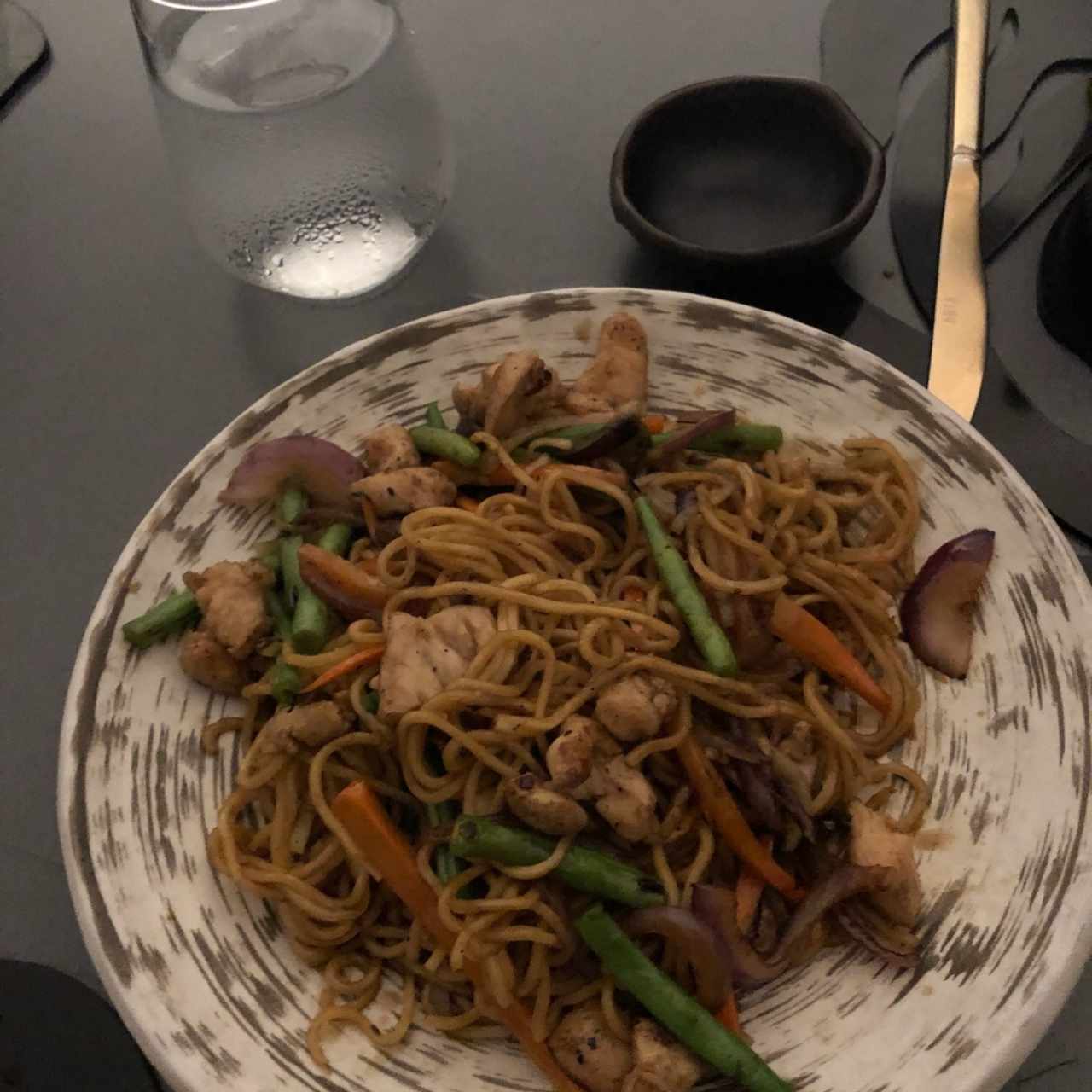 lo mein de pollo