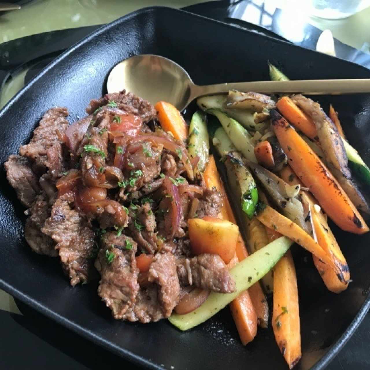 Lomo saltado con vegetales