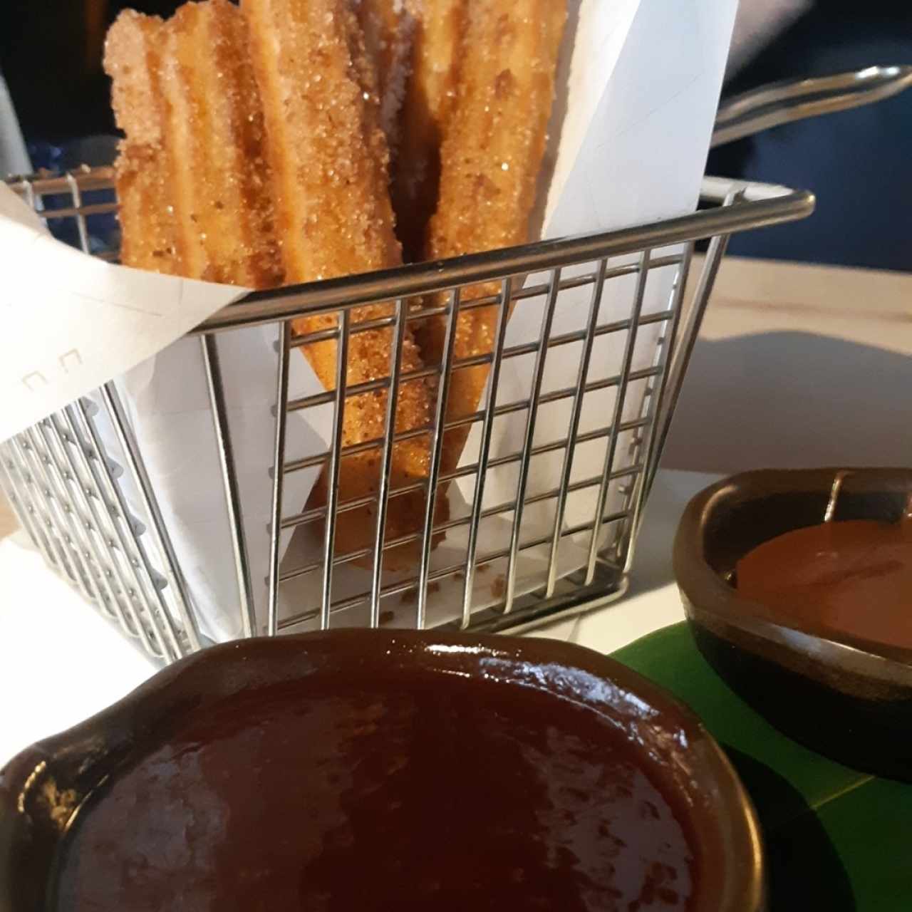 Churros de canela y azúcar con chicolate