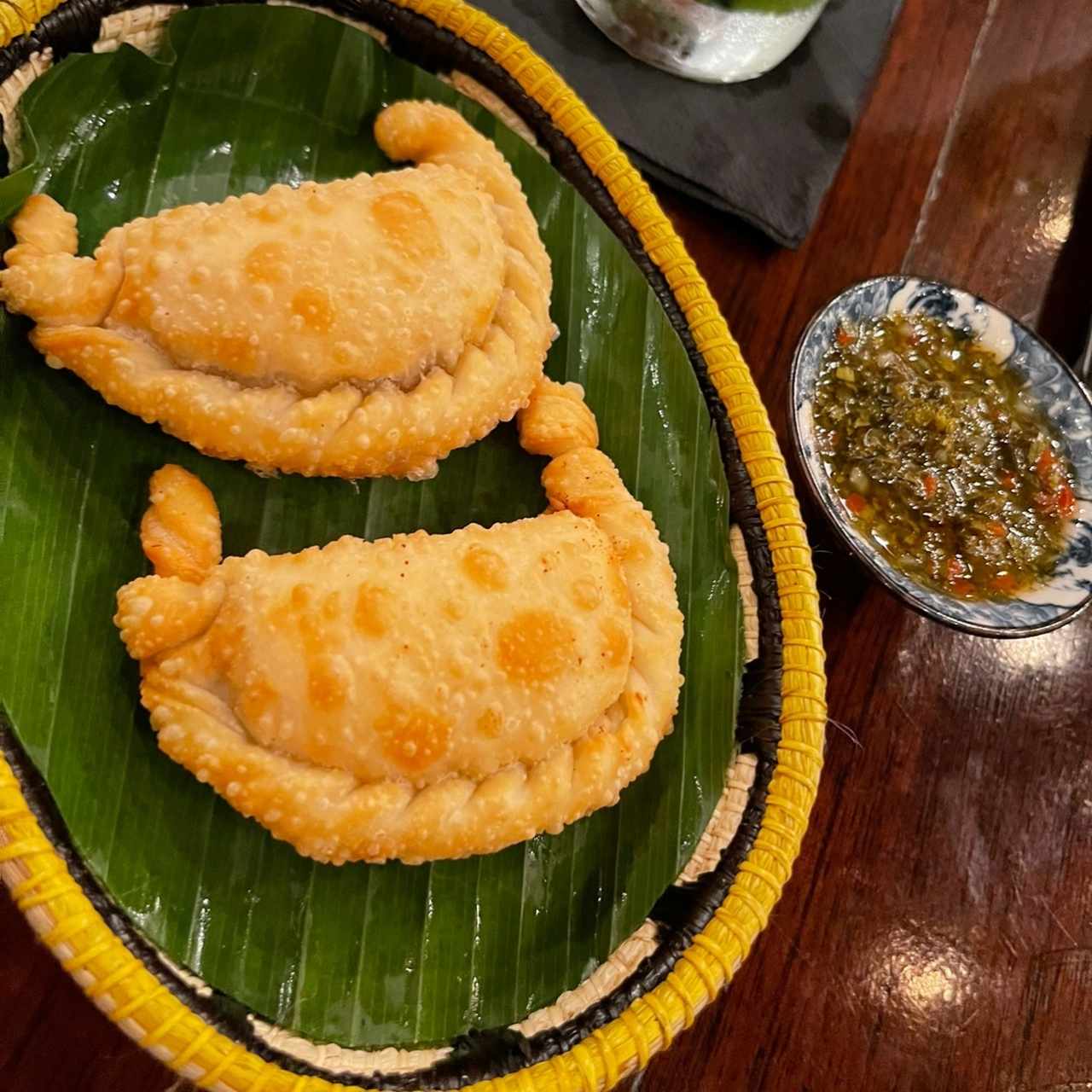 Empanaditas de pescado y queso amarillo