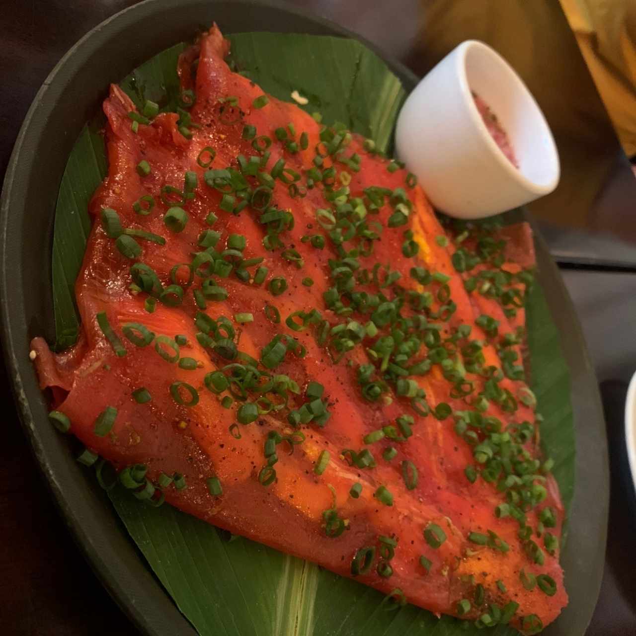 Yuca Tostada con Carpaccio de Atún y Ceviche de Cebolla