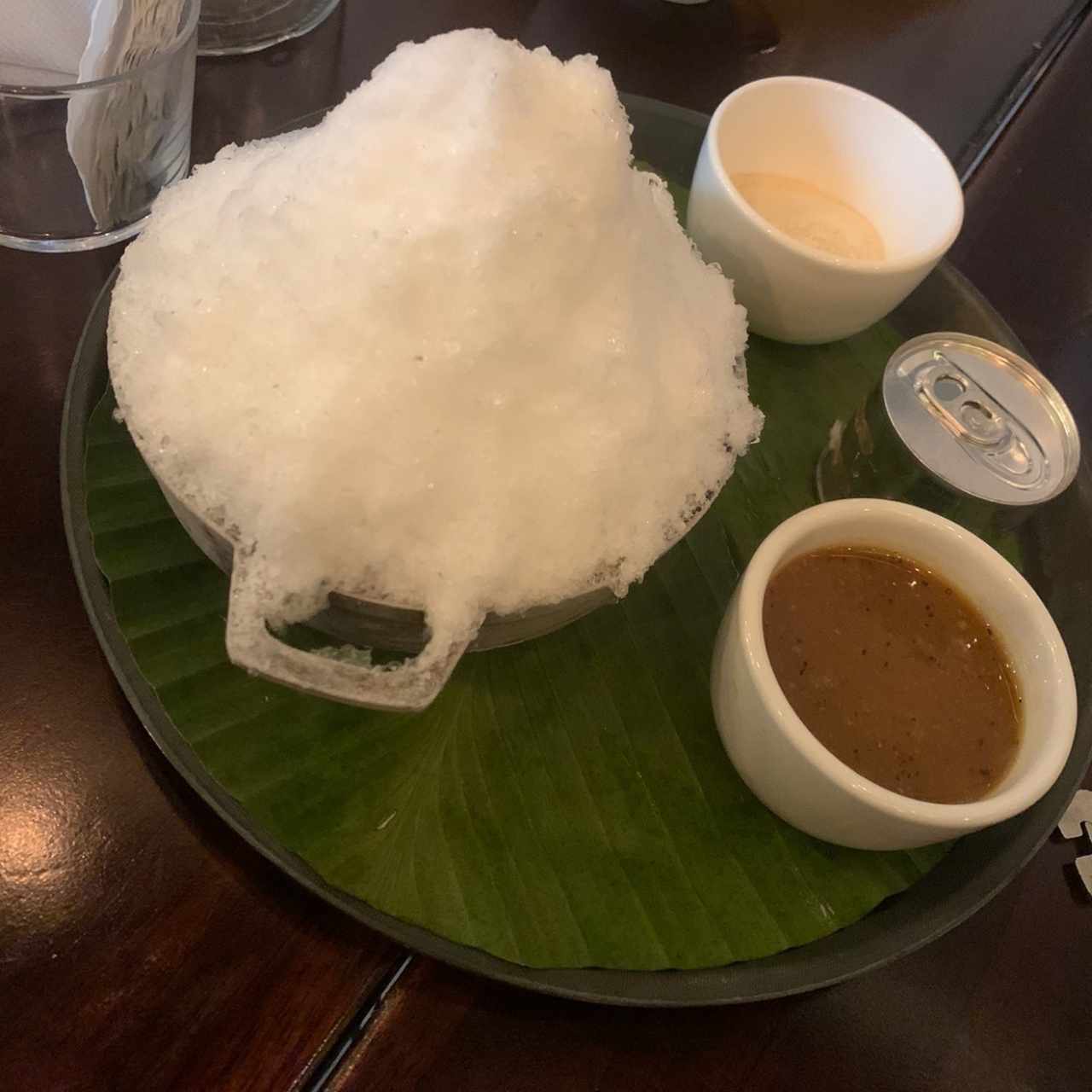 Raspao con Sirope de Maracuyá, Leche Condensada y Malteada