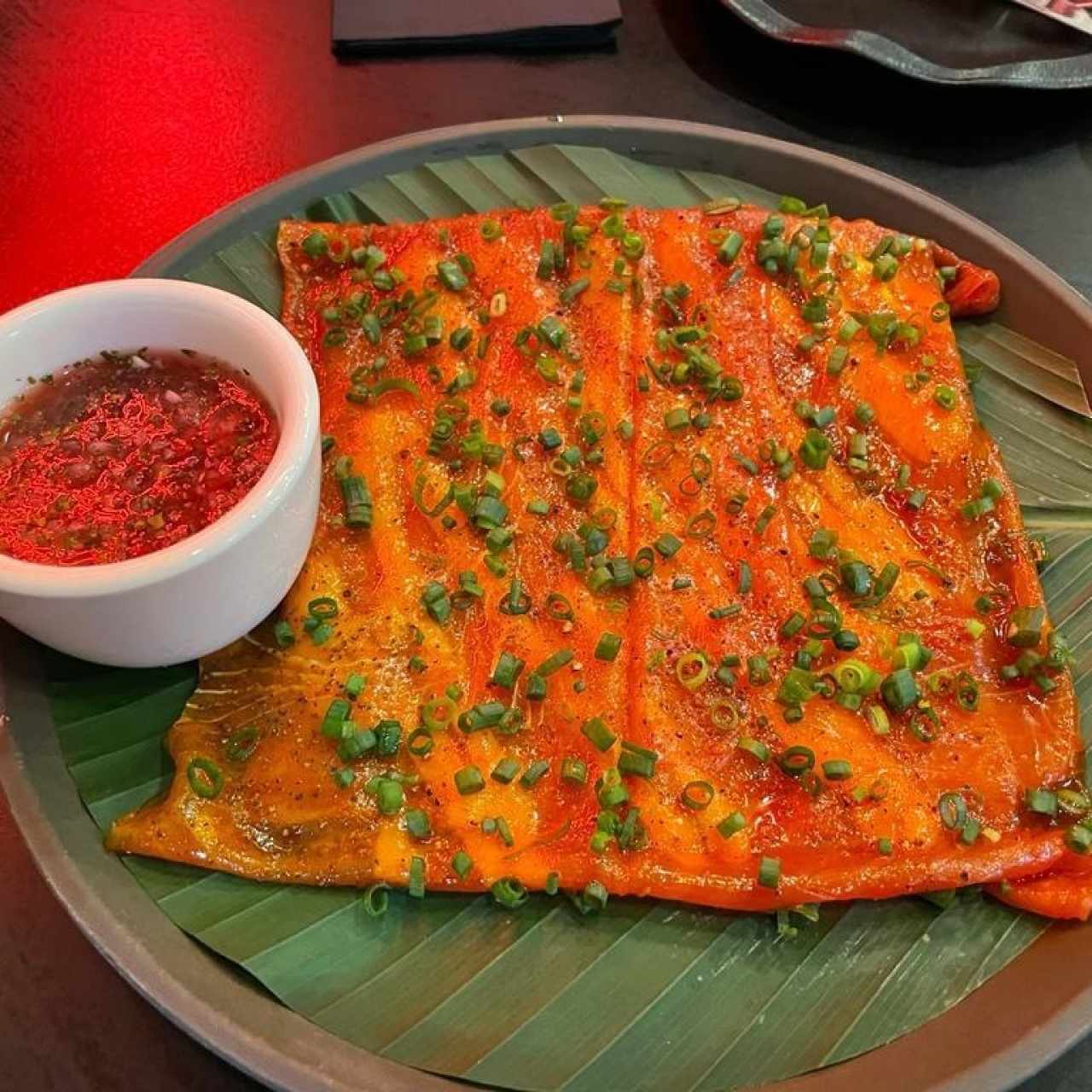 Tostada de Yuca con Carpaccio de Atún y Salsa de Ceviche