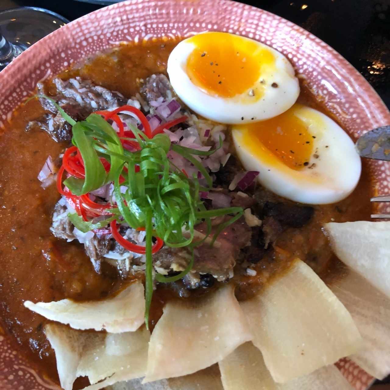 Guacho de frijoles con costilla y yuca