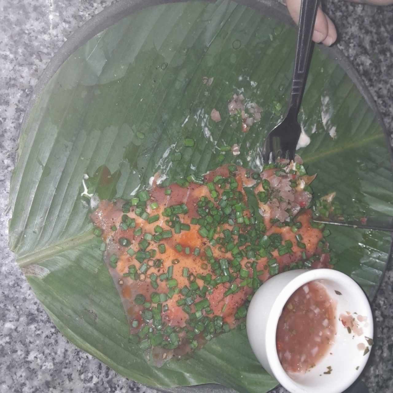 carpaccio  de yuca con salmón 