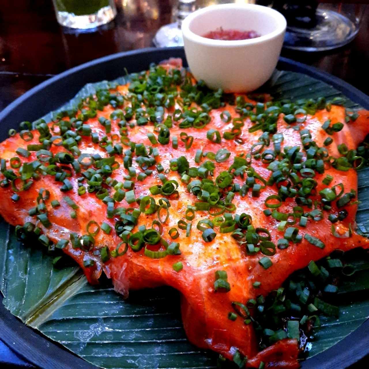 carpaccio de atun con yuca tostada