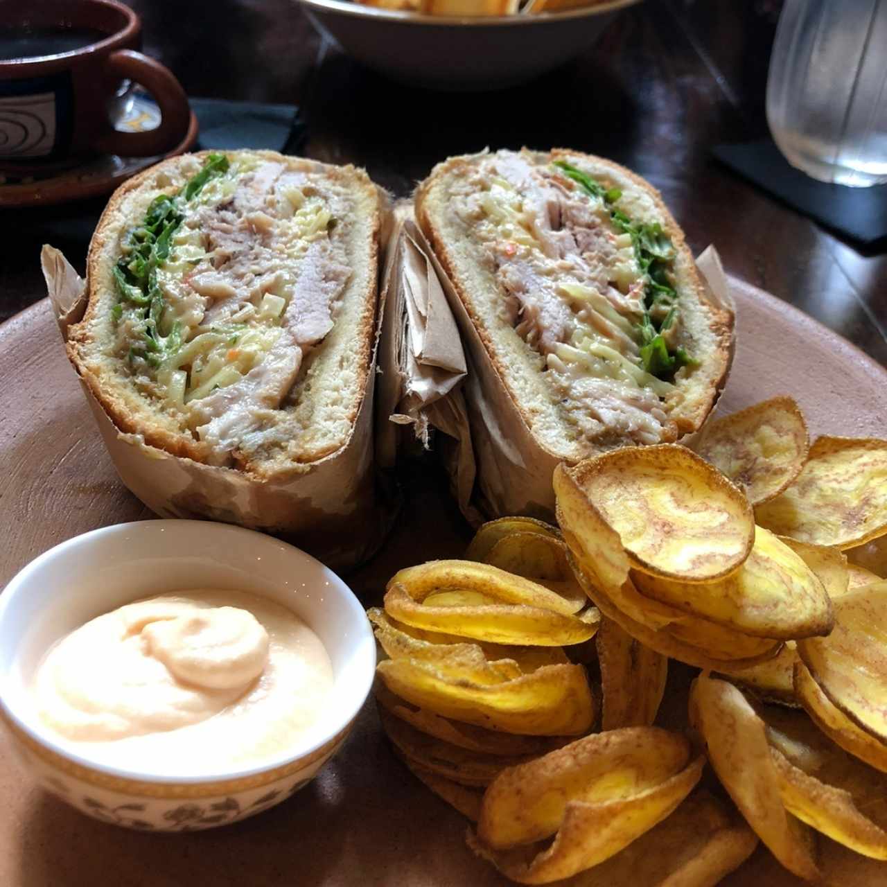 Emparedado  de pierna con humus de guandu