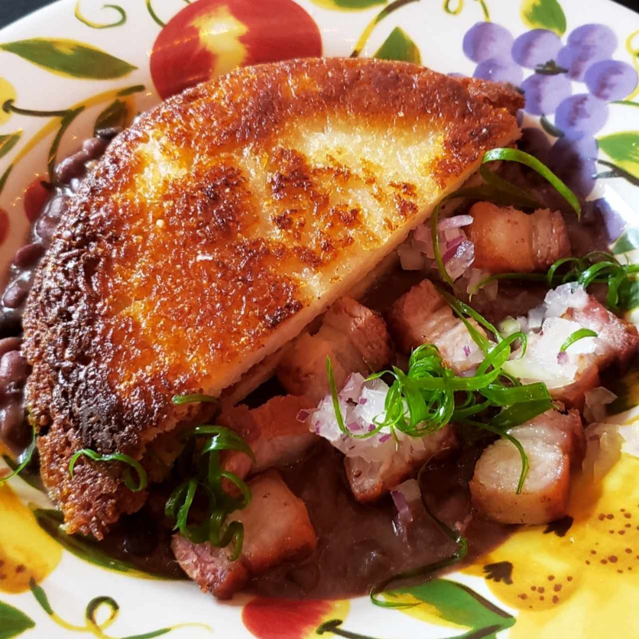 Short Rib, frijoles y concolón