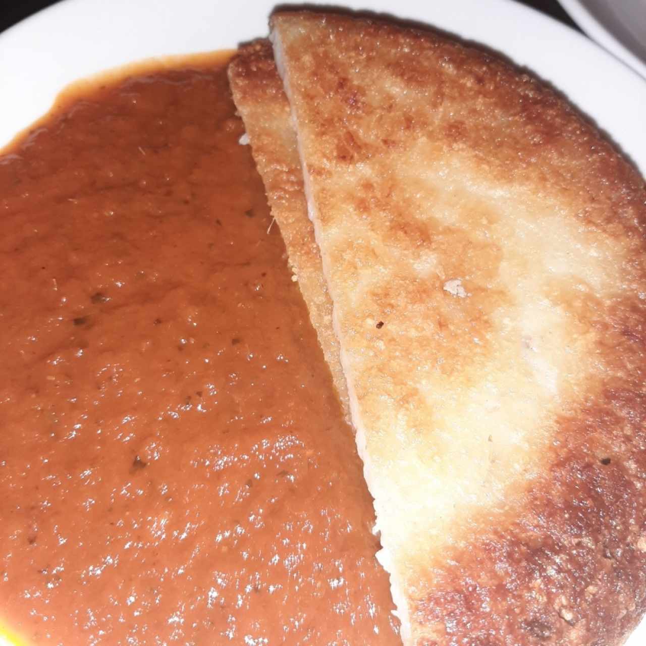 concolón con salsa de tomate de la casa