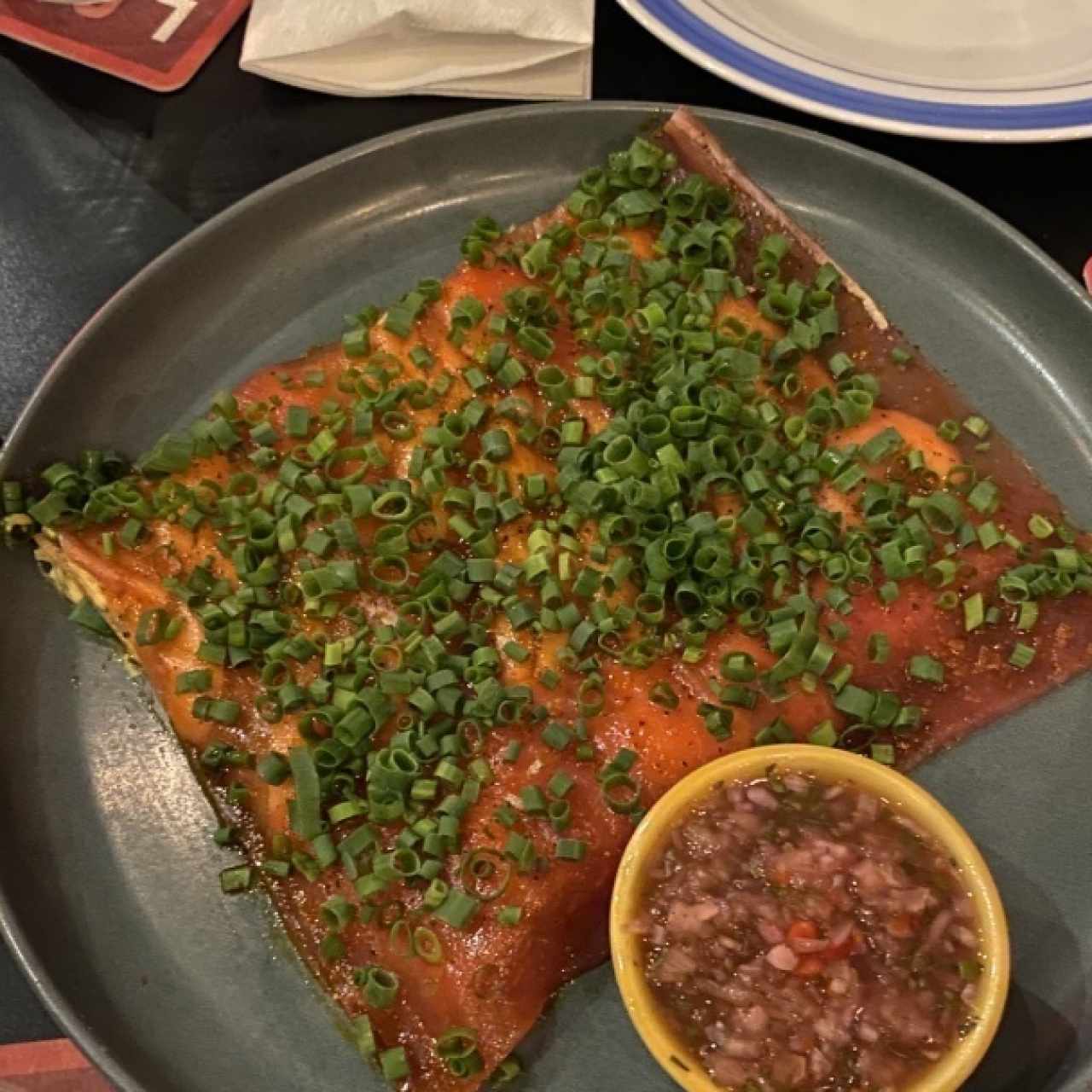 Yuca Tostada con Carpaccio de Atun