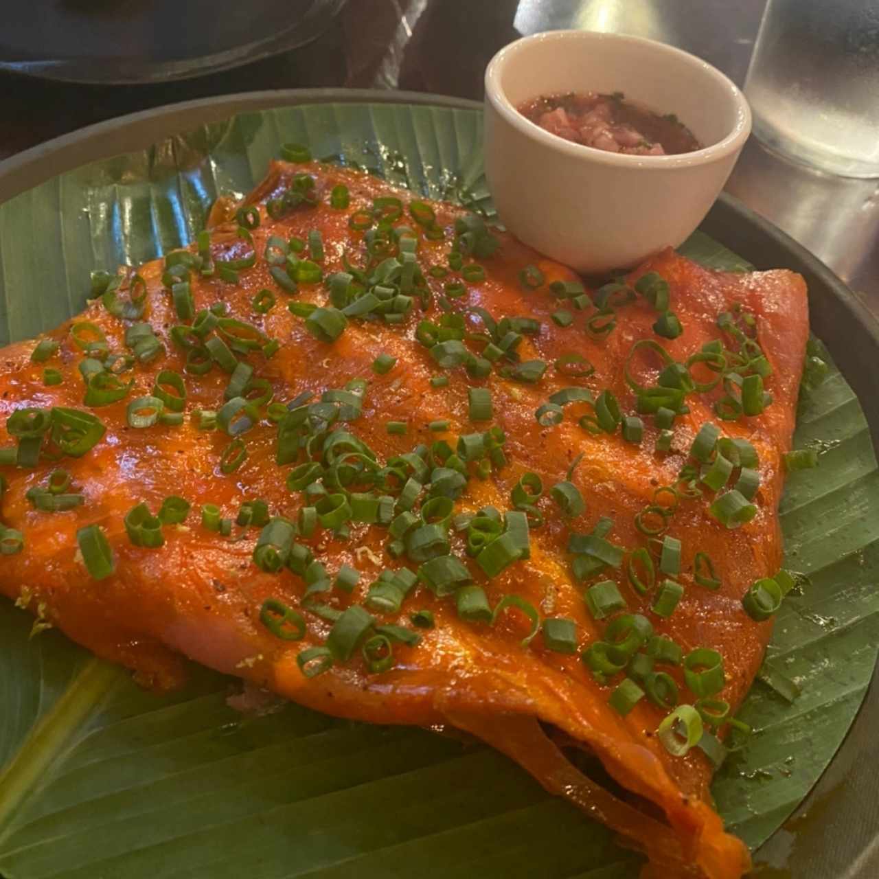 atún sobre yuca tostada