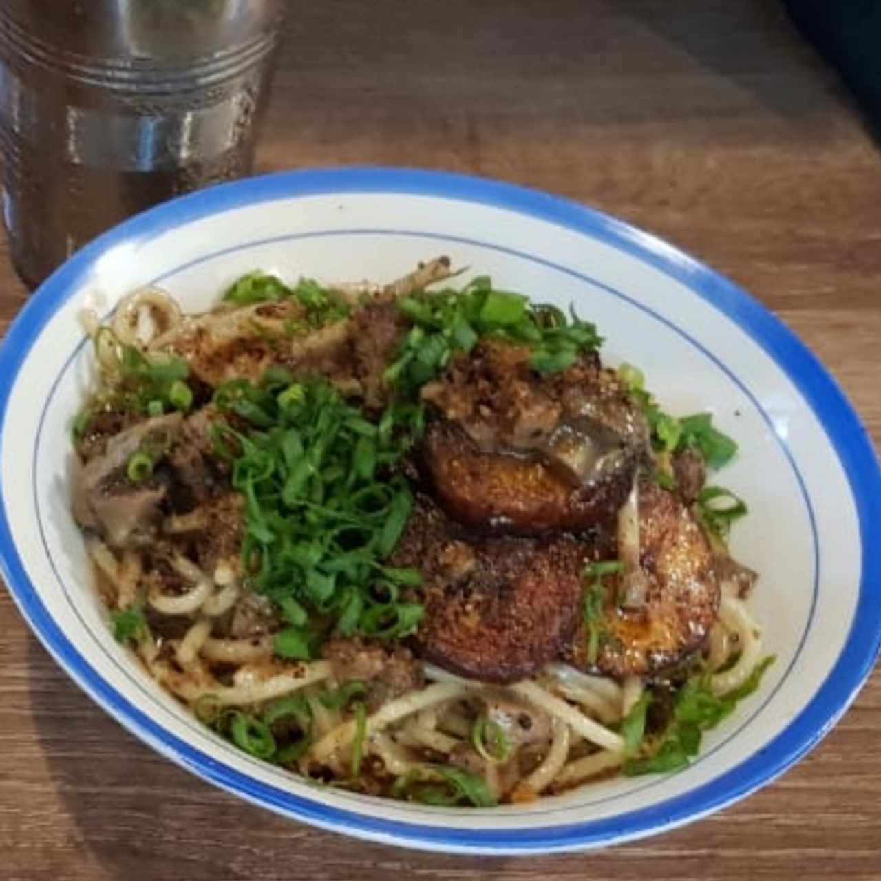 Pasta con lengua y salsa de gengibre