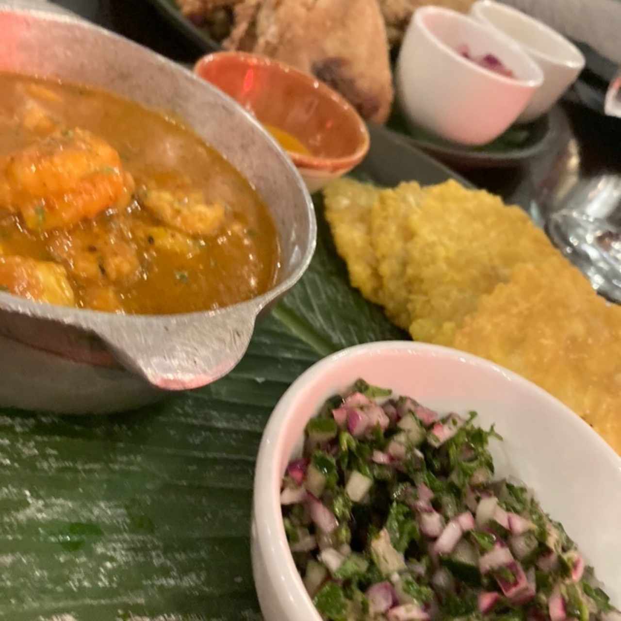 camarones al curry con patacones 