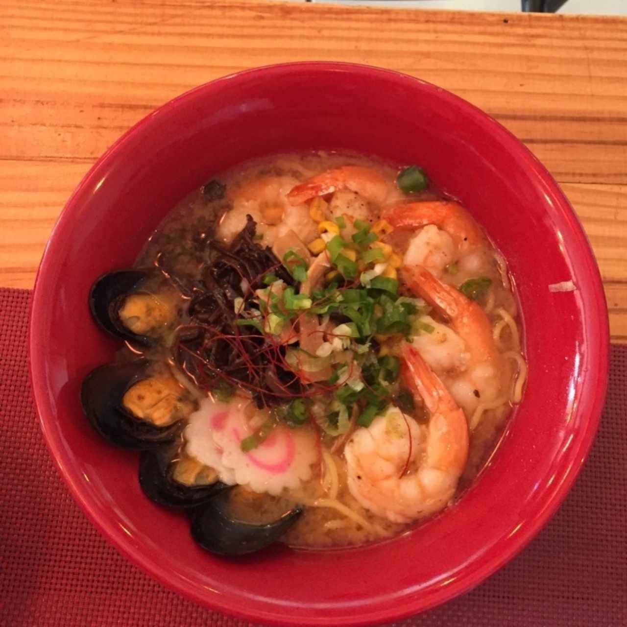 sopa Ramen de Mariscos