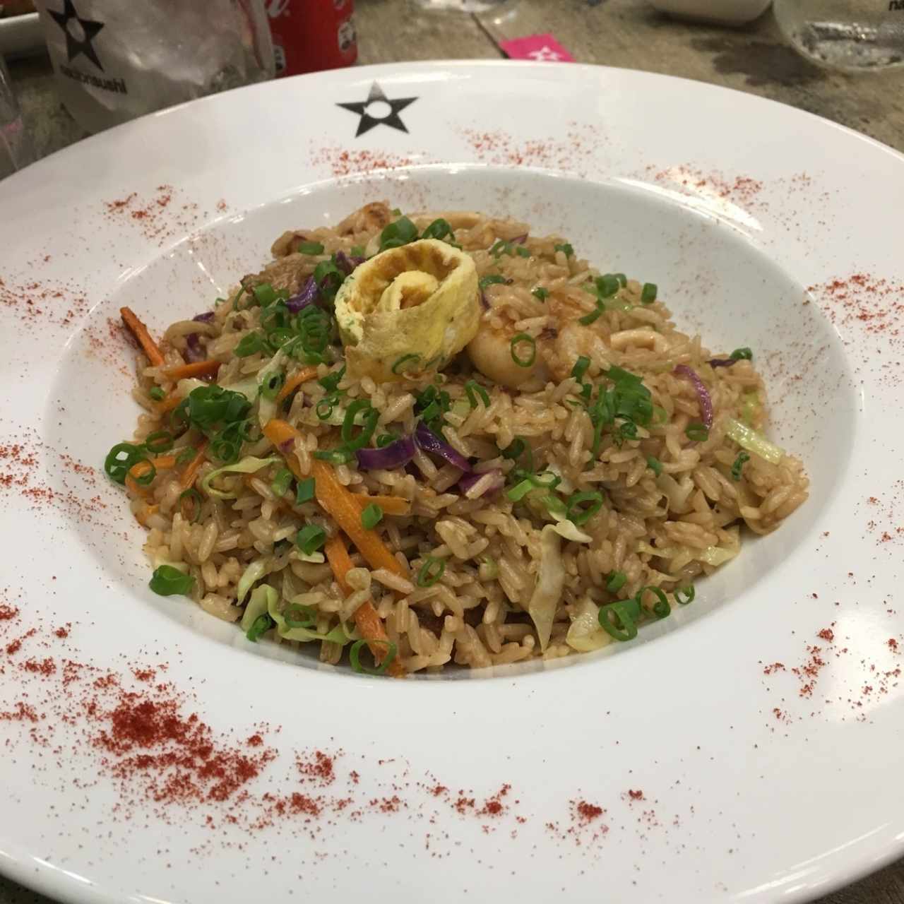 nasi goreng de mariscos $11