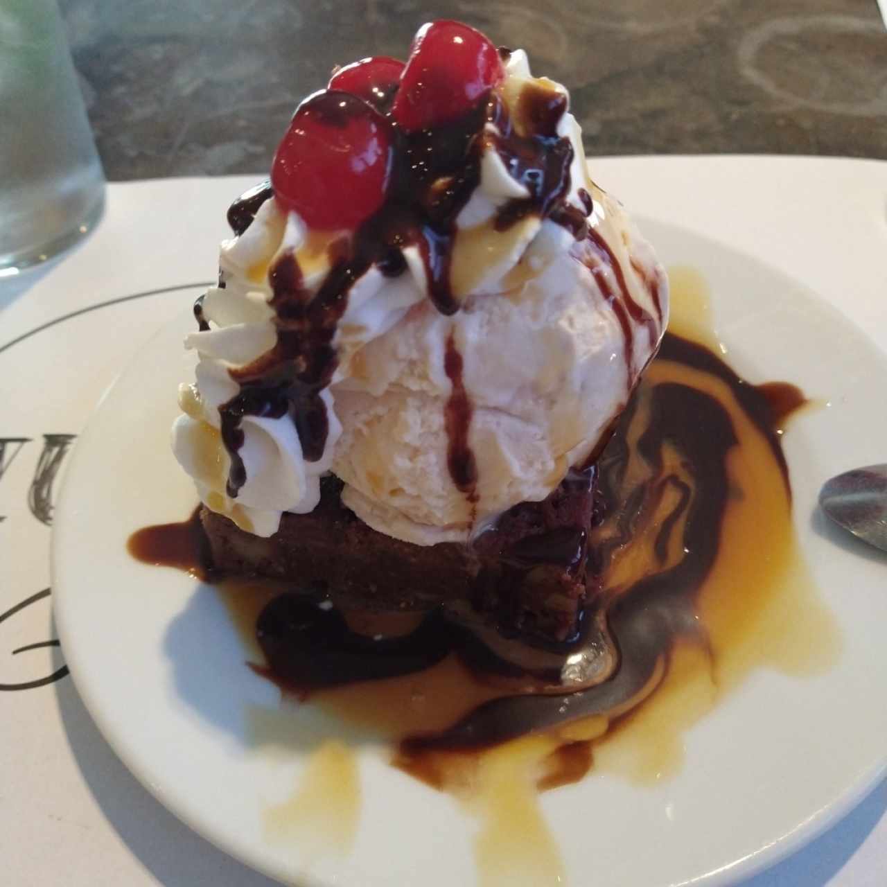 brownie con helado