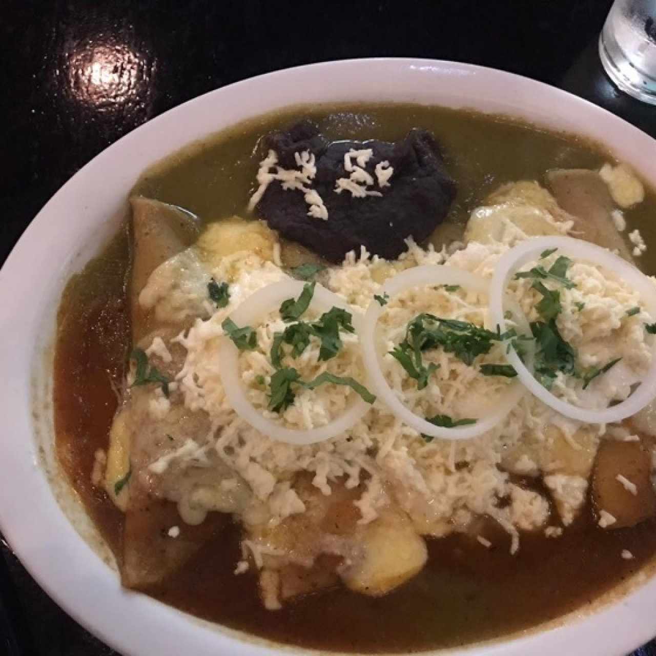 enchiladas de pollo divorciadas