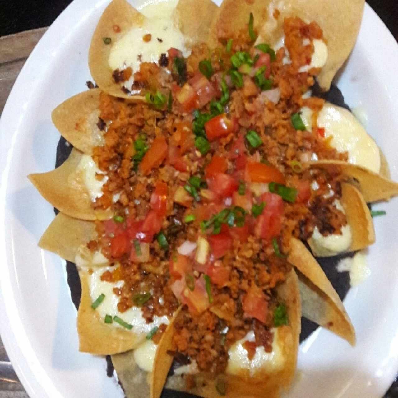 Nachos con Chorizo