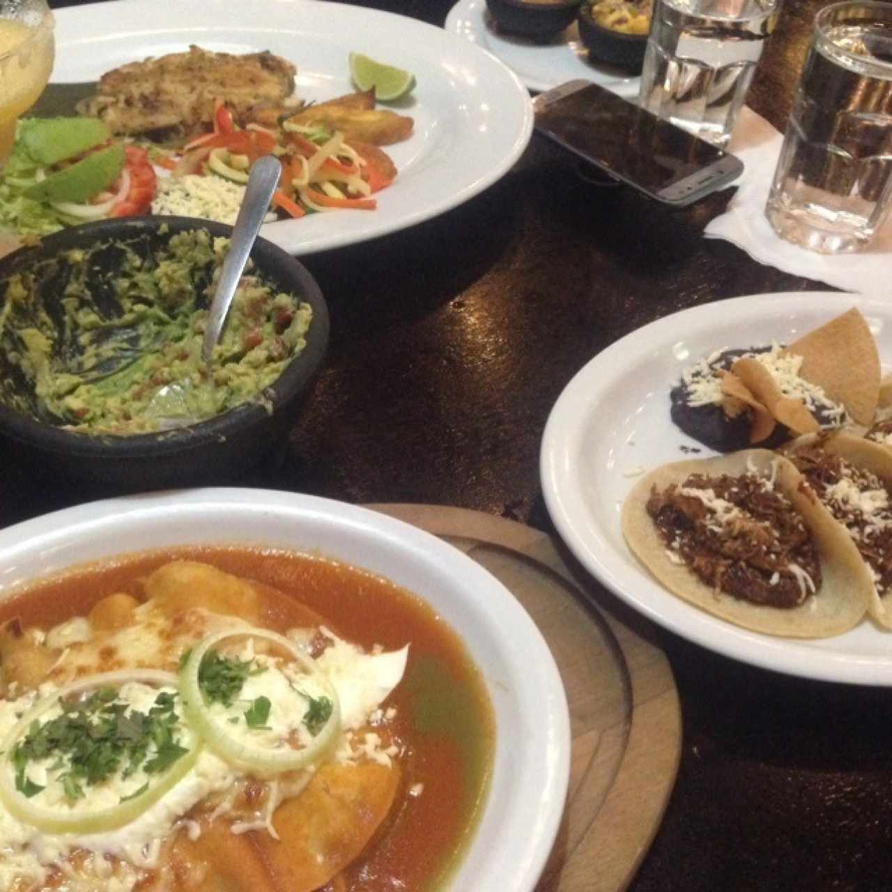 enchiladas de pollo, tacos de pollo y mole, guac y corvina 