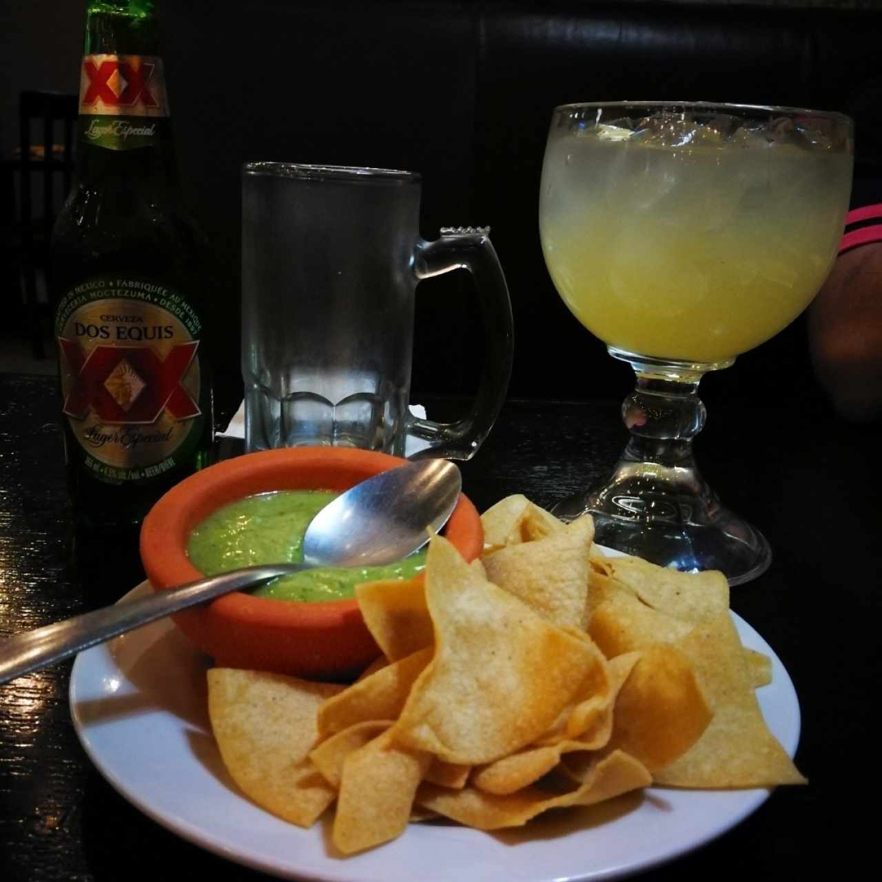 Limonada y cerveza 2X más entrada cortesía de la casa