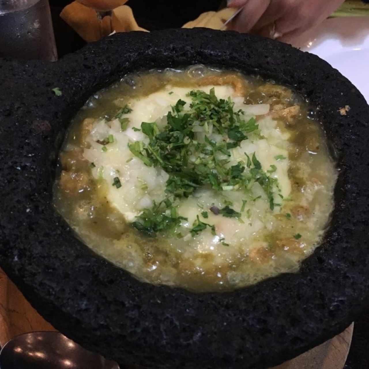 queso fundido con chicharron 