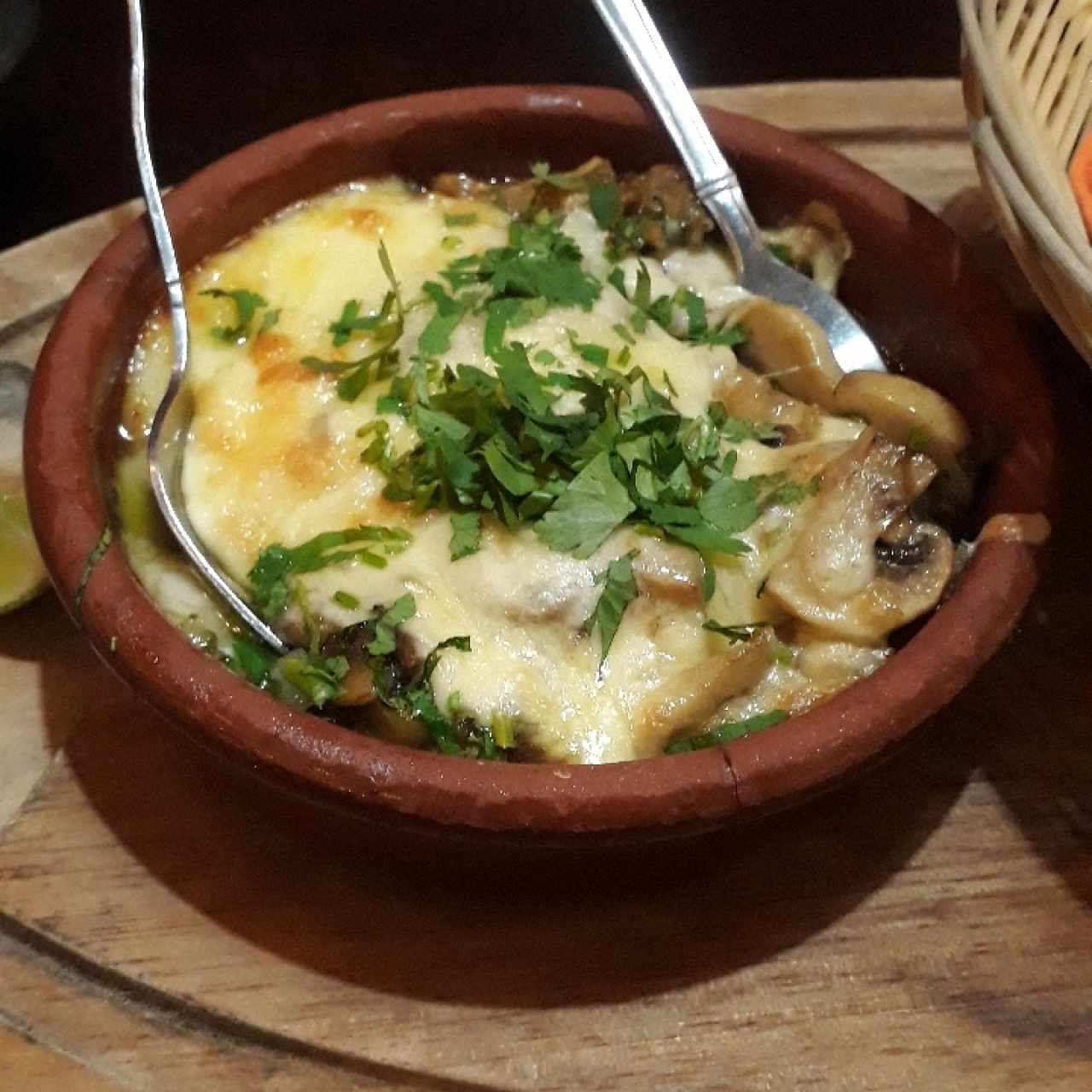 hongos al ajillo gratinados