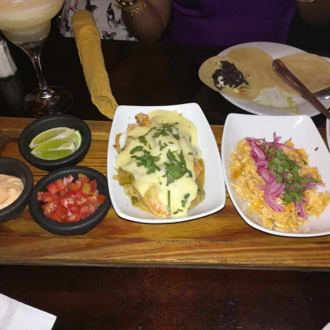 camarones, pollo, pico de gallo