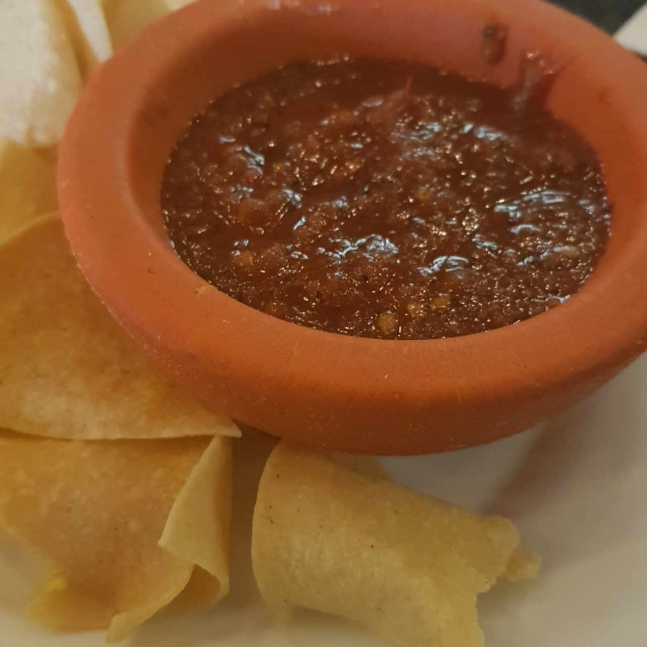 Totopos con Salsa de la Casa