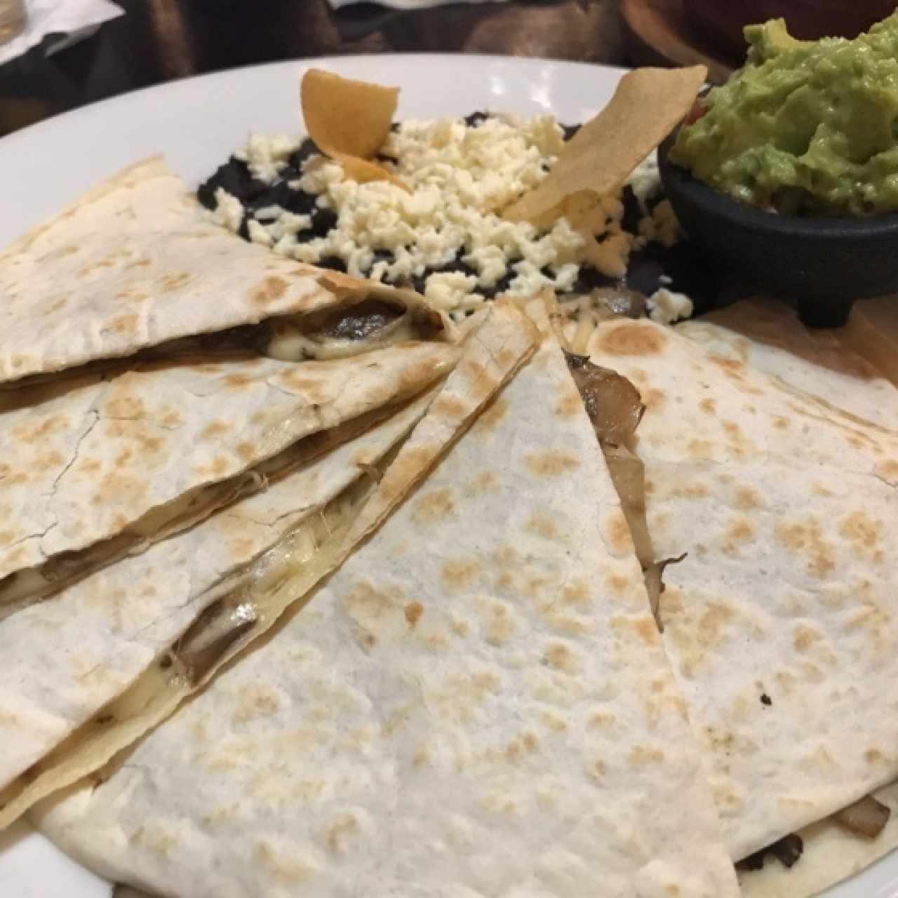 quesadillas de 3 quesos y hongos frescos 