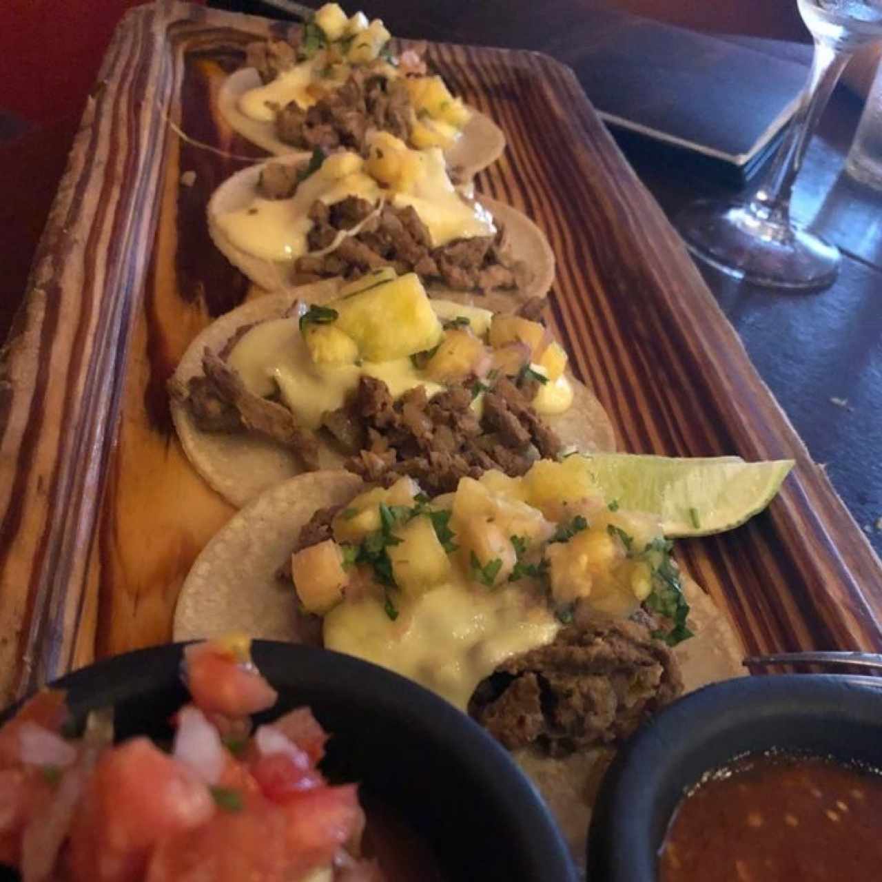 Tacos al pastor en salsa de piña