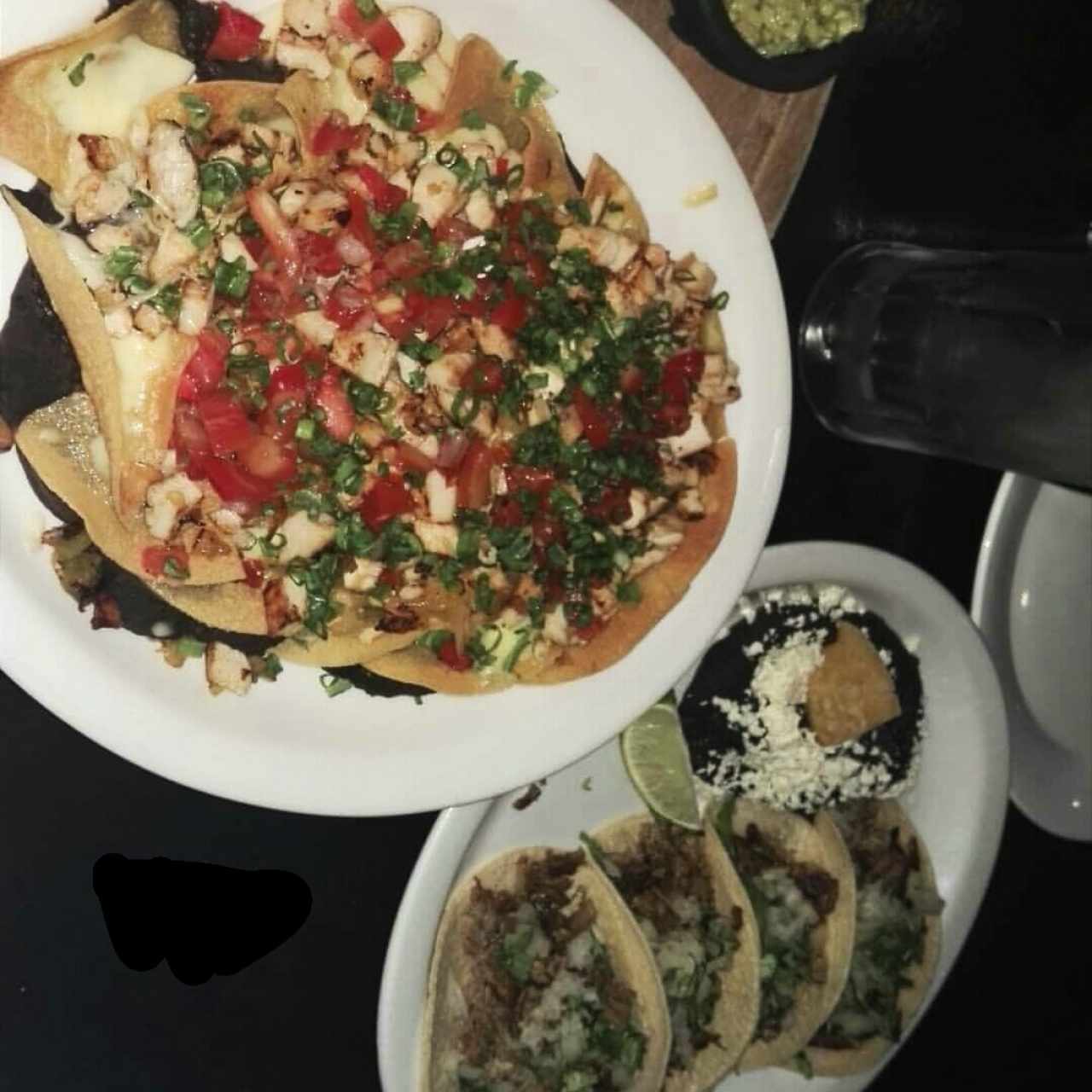 nachos y tacos al pastor