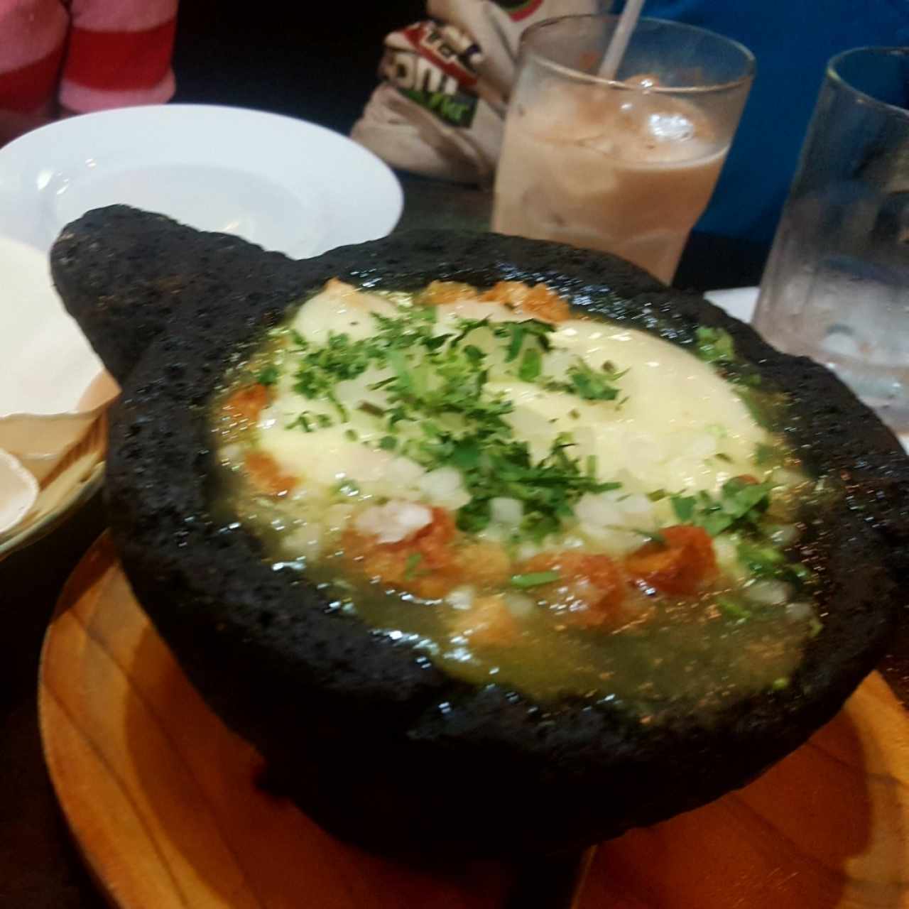 queso fundido con Chicharron