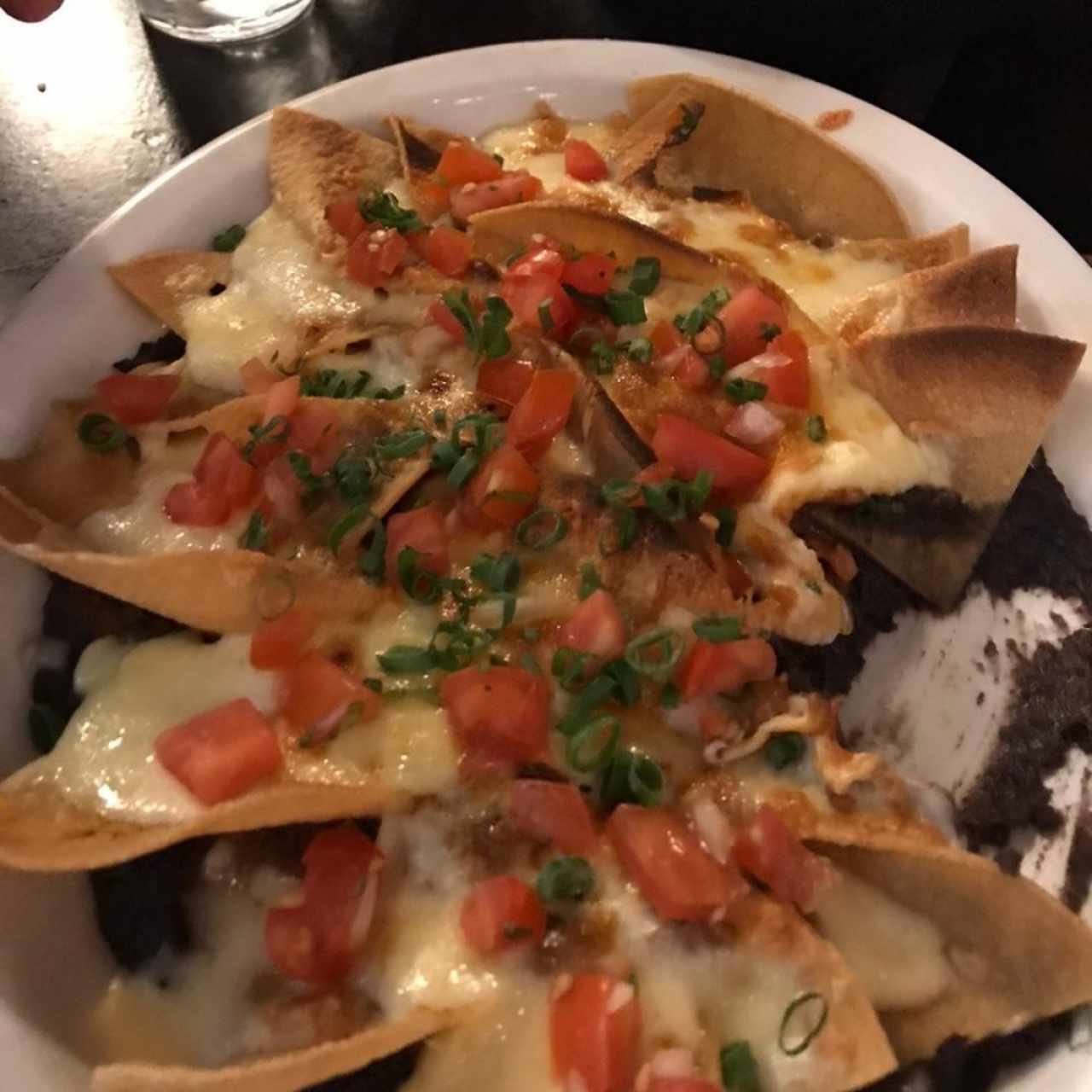 Nachos 3 quesos con Chile y carne 