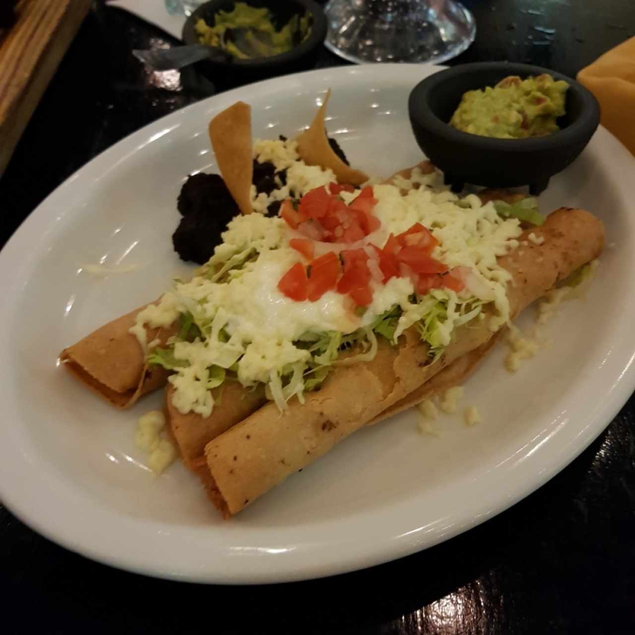 Flautas de pollo.